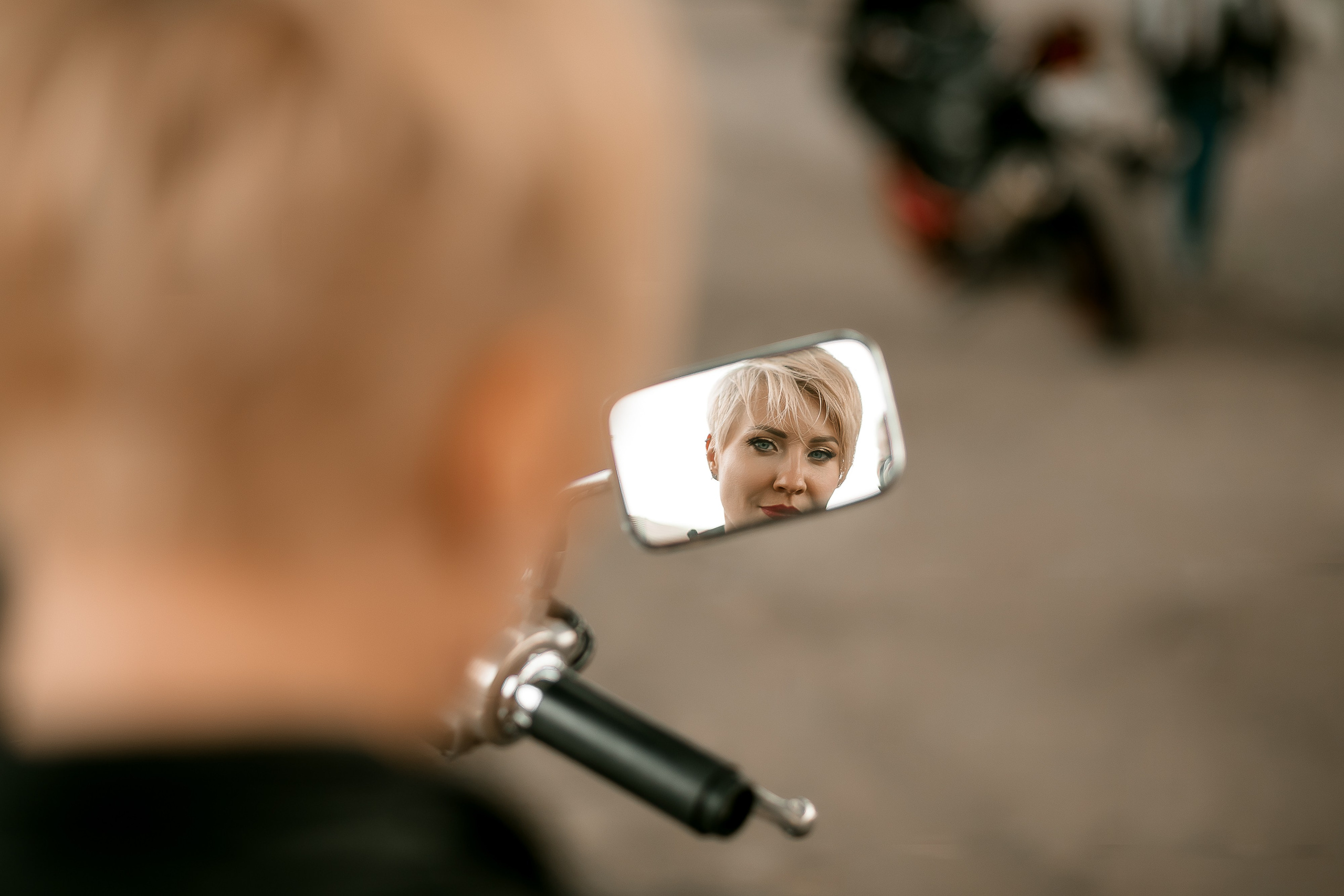 Фотосессия на мотоцикле для девушки. Семейный и свадебный фотограф в Санкт-Петербурге Таша Семёнова