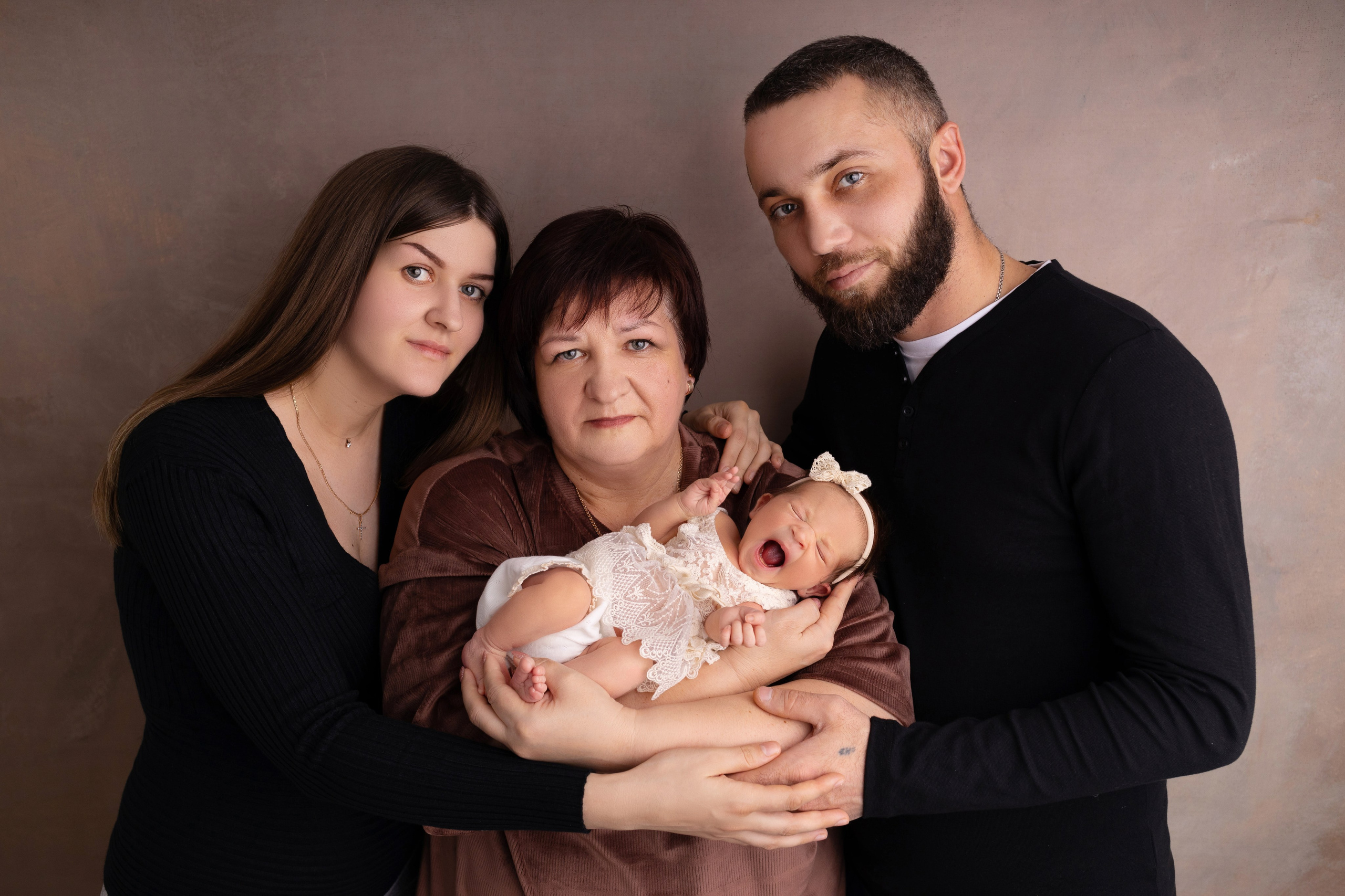 Семейные кадры от Elvira Kamaeva. Фотограф новорожденных малышей в Омске и Омской области Эльвира Камаева