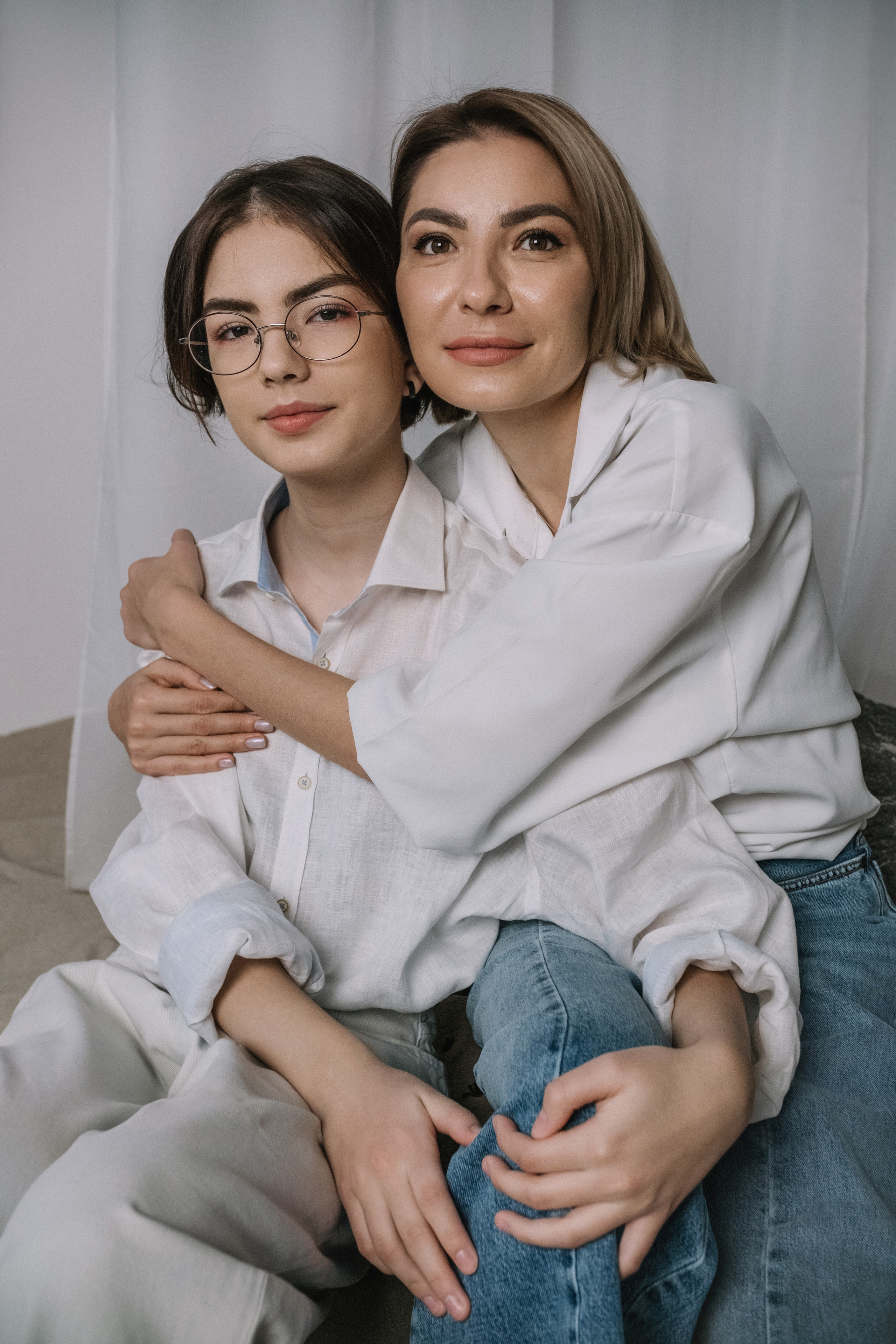 Семейная фотосессия в студии со взрослыми детьми мама папа дочь и сын. Портретный фотограф в Москве Ольга Акушко