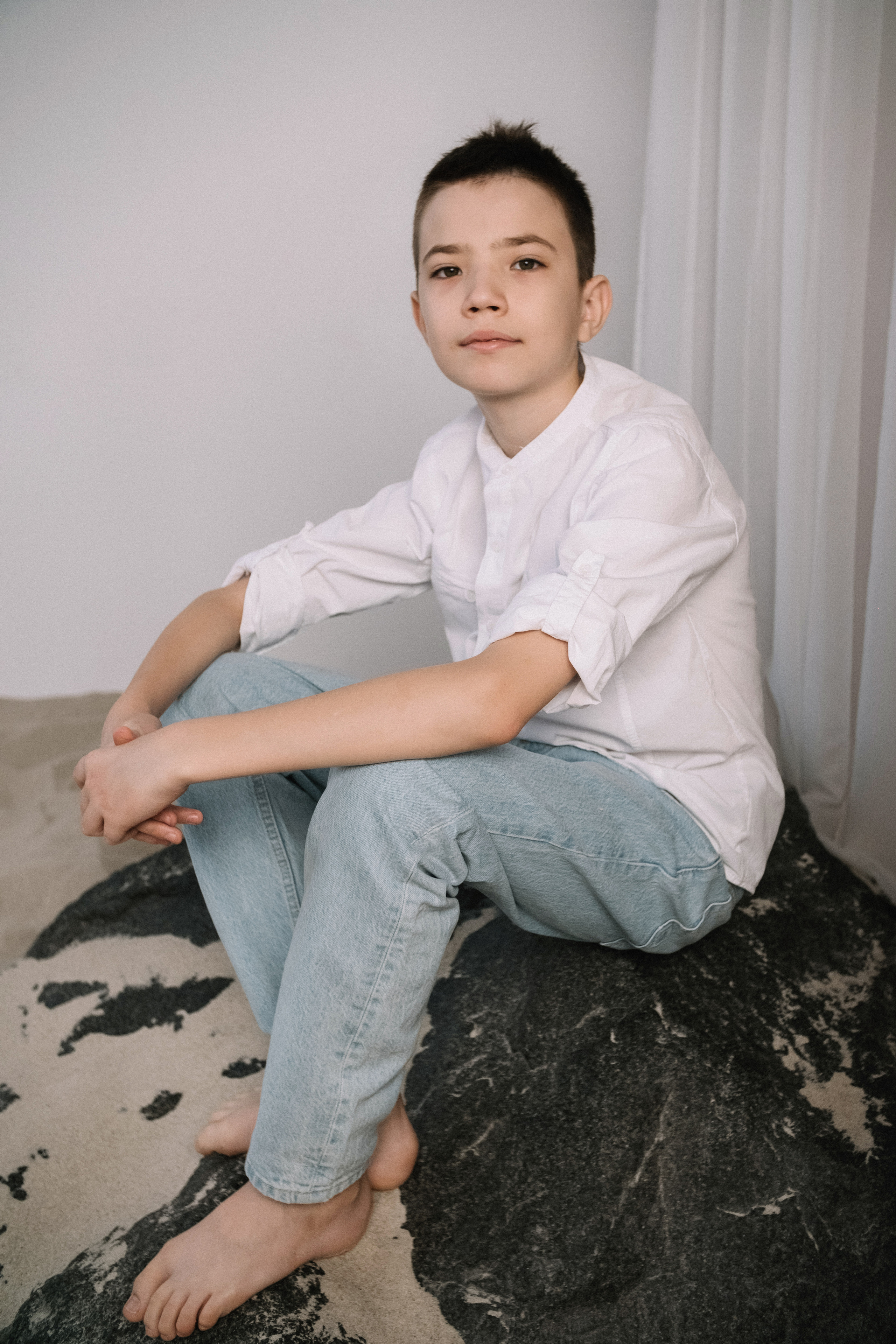 Семейная фотосессия в студии со взрослыми детьми мама папа дочь и сын. Портретный фотограф в Москве Ольга Акушко