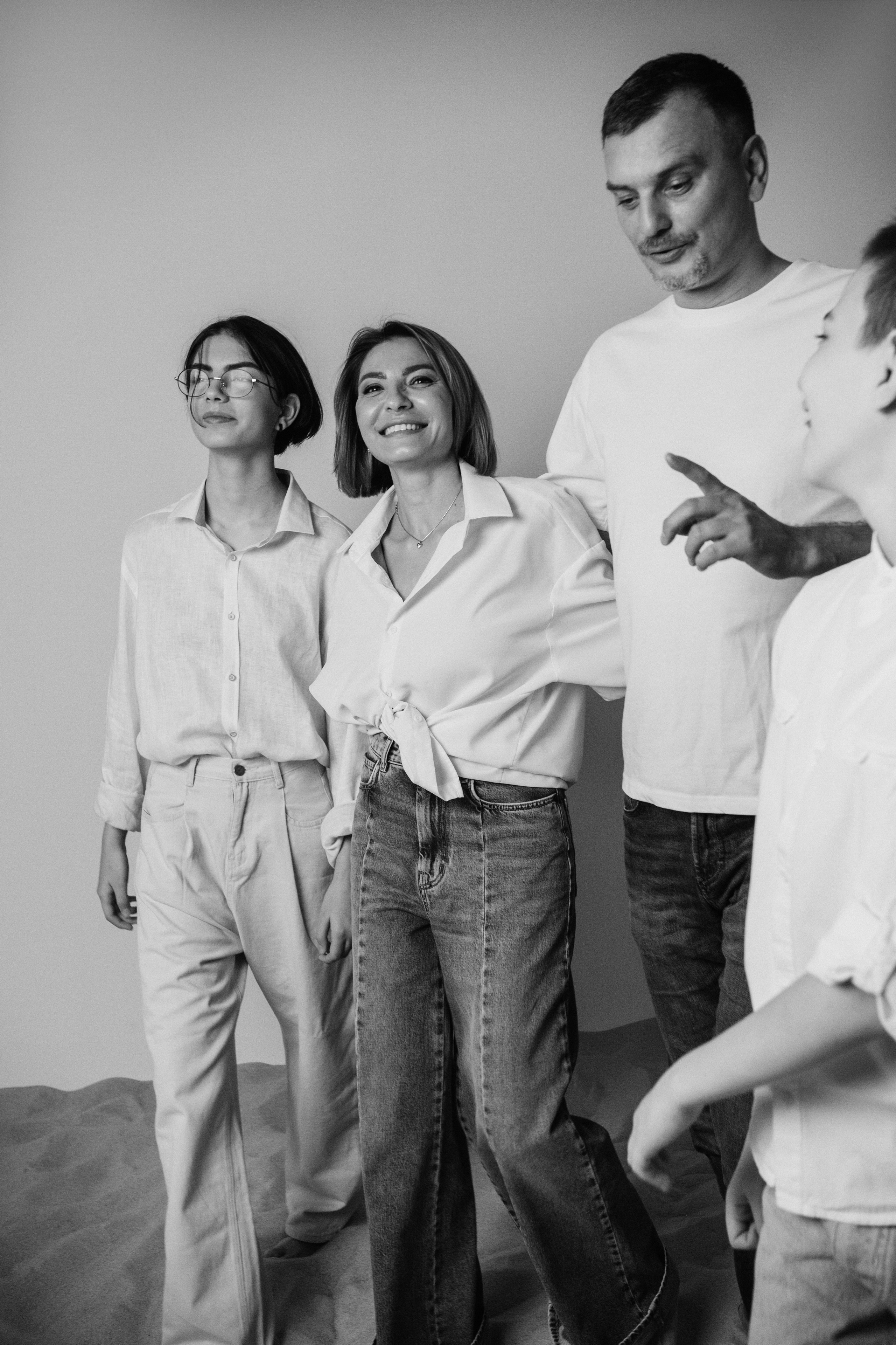 Семейная фотосессия в студии со взрослыми детьми мама папа дочь и сын. Портретный фотограф в Москве Ольга Акушко