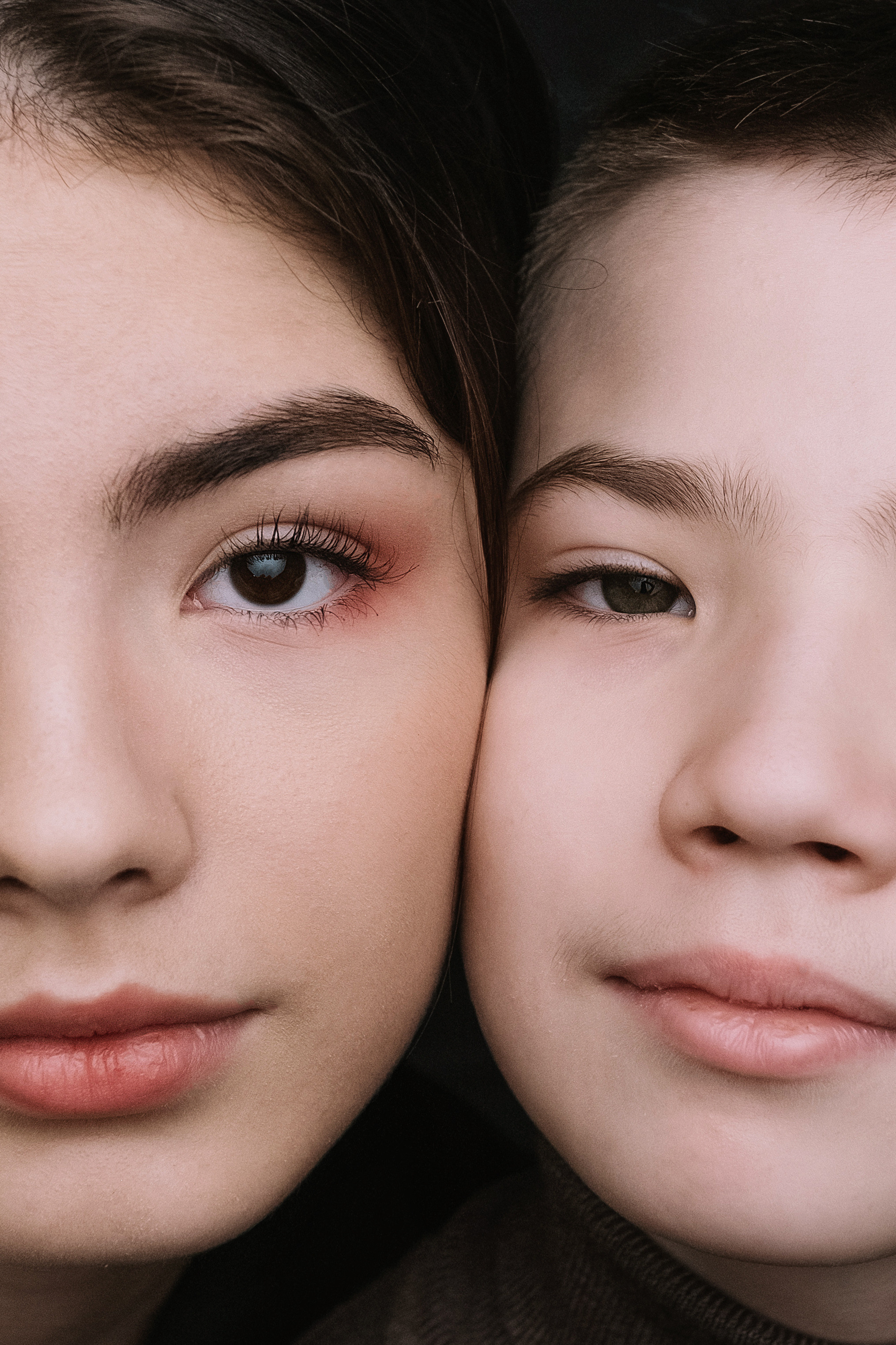 Семейная фотосессия в студии со взрослыми детьми мама папа дочь и сын. Портретный фотограф в Москве Ольга Акушко