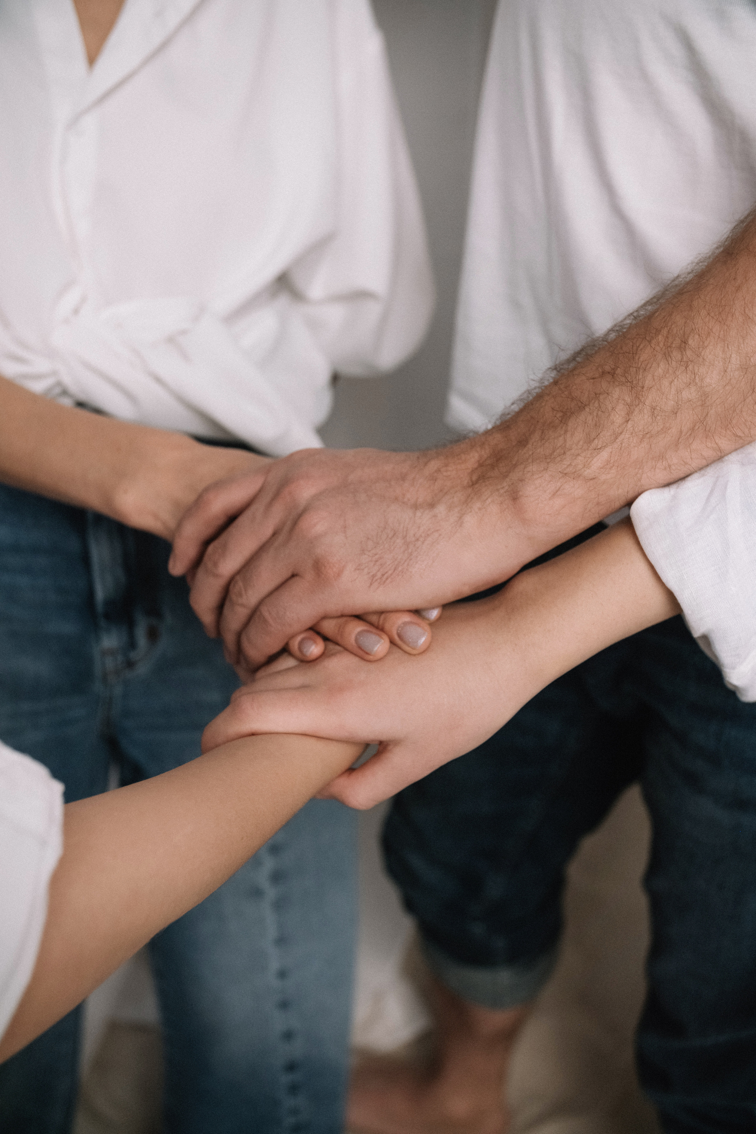 Семейная фотосессия в студии со взрослыми детьми мама папа дочь и сын. Портретный фотограф в Москве Ольга Акушко