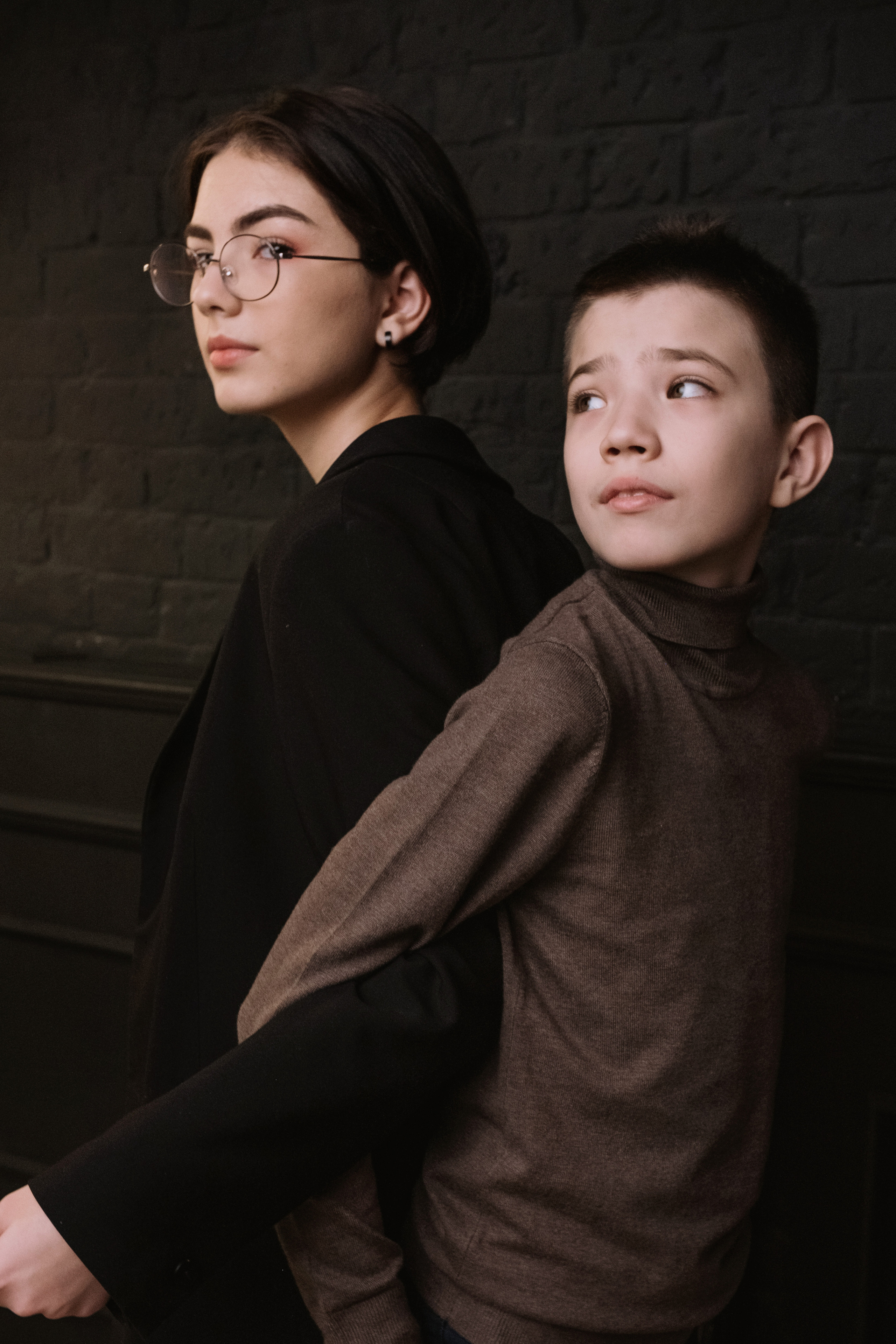 Семейная фотосессия в студии со взрослыми детьми мама папа дочь и сын. Портретный фотограф в Москве Ольга Акушко