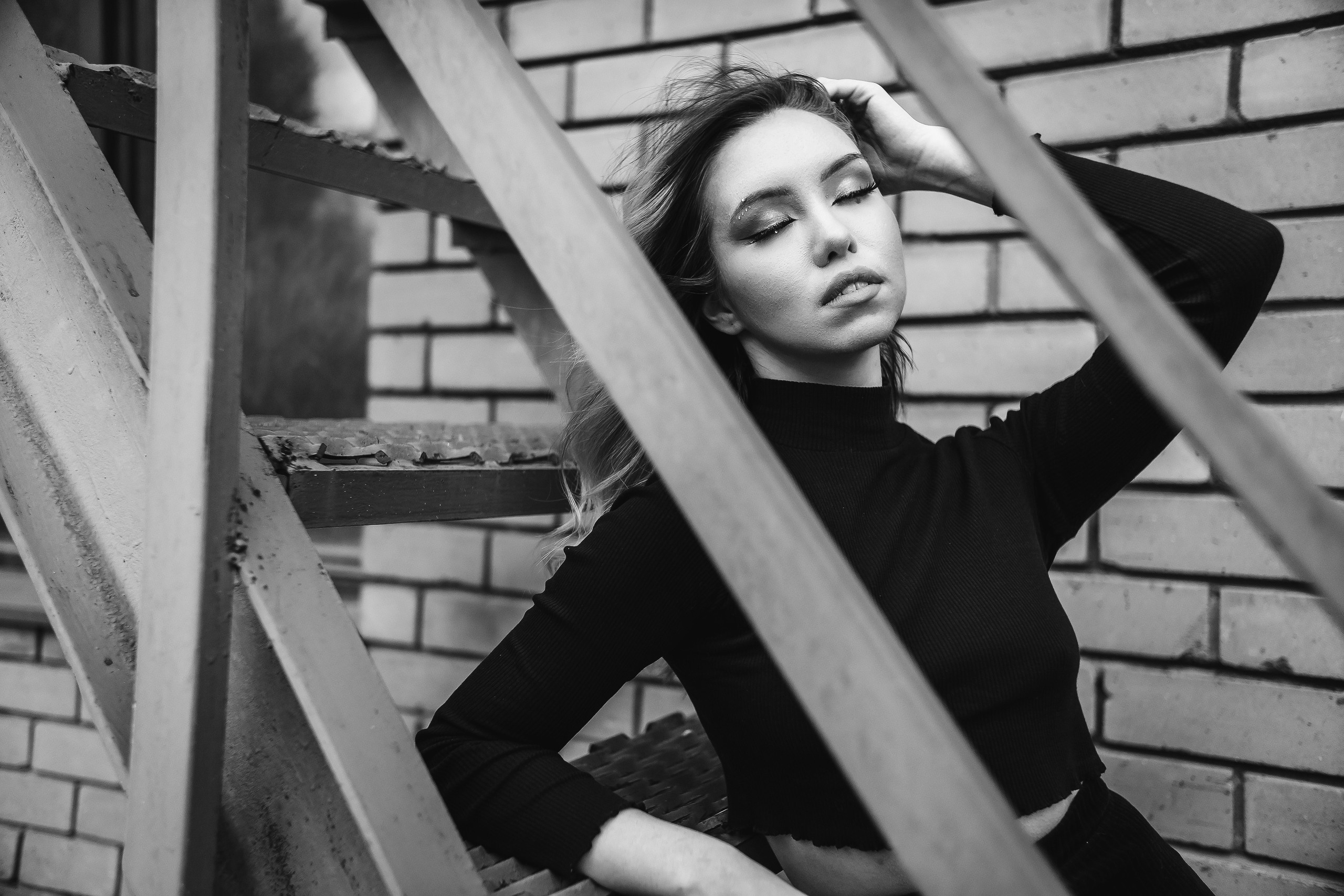 Портретная прогулочная фотосессия девушка в пальто в городе весна. Портретный фотограф в Москве Ольга Акушко