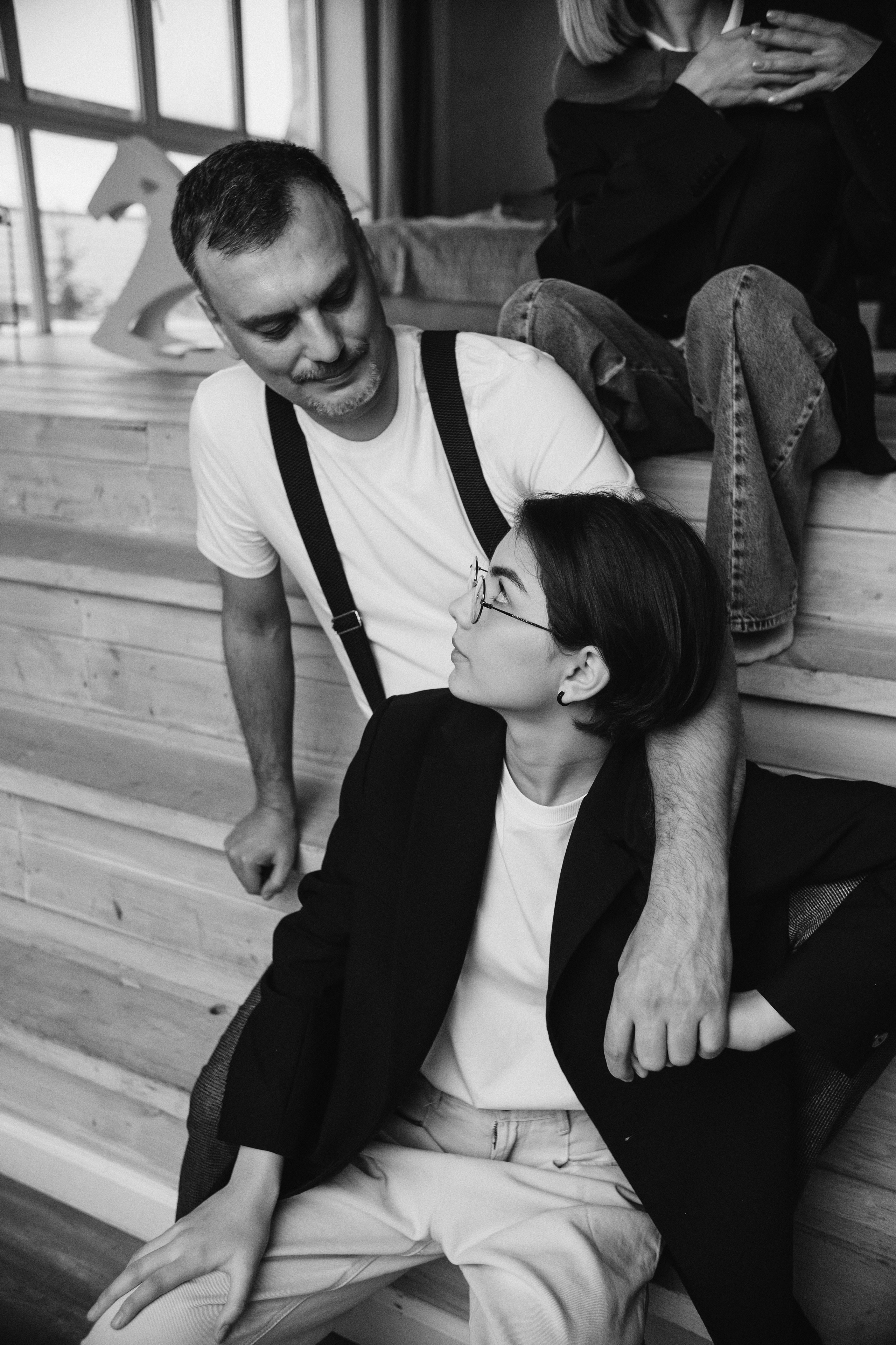 Семейная фотосессия в студии со взрослыми детьми мама папа дочь и сын. Портретный фотограф в Москве Ольга Акушко