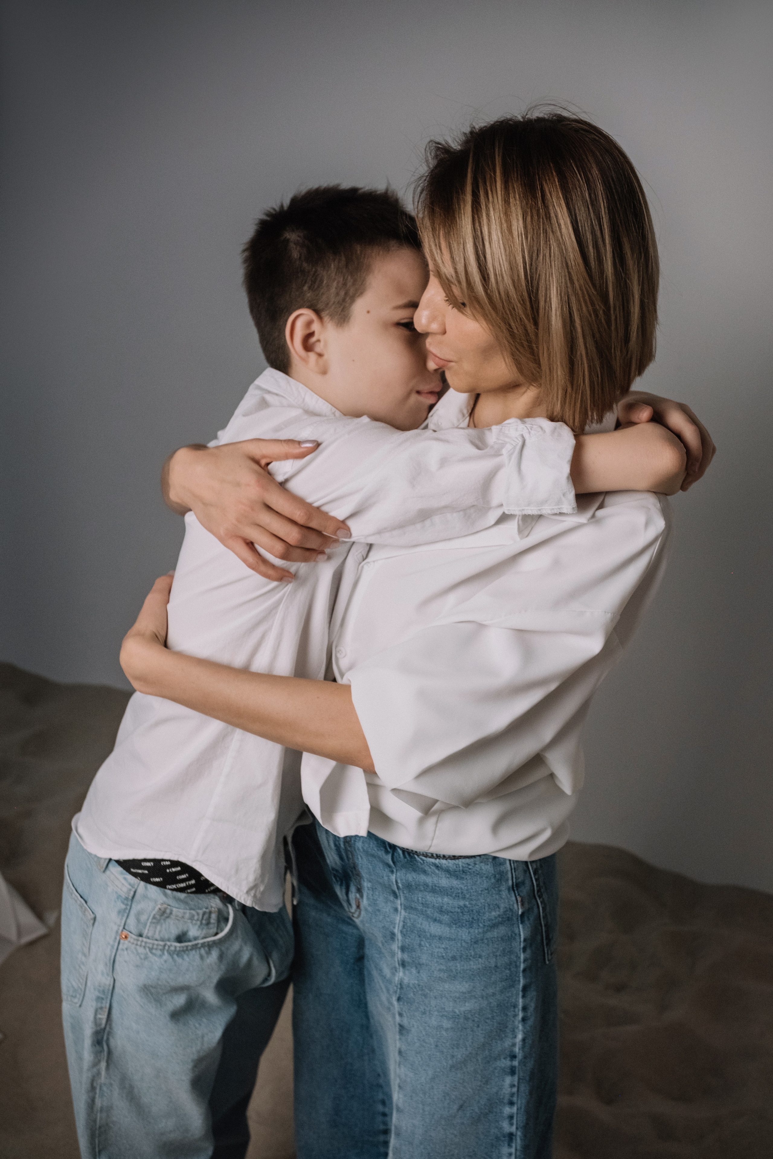 Семейная фотосессия в студии со взрослыми детьми мама папа дочь и сын. Портретный фотограф в Москве Ольга Акушко