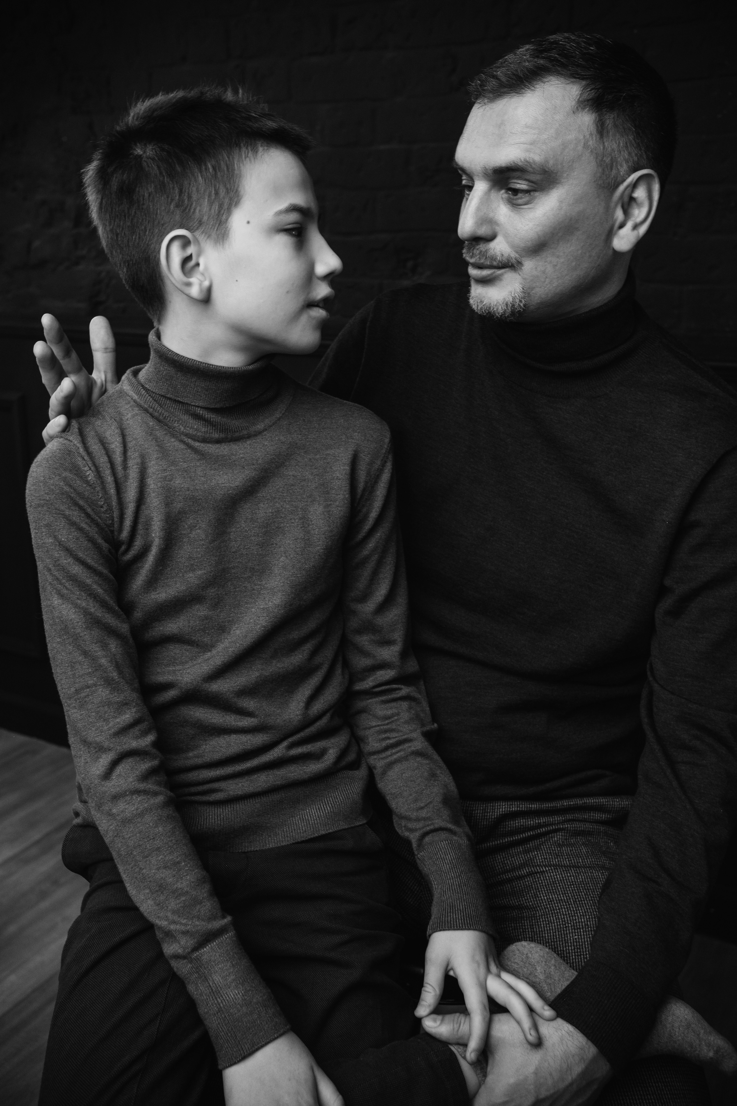 Семейная фотосессия в студии со взрослыми детьми мама папа дочь и сын. Портретный фотограф в Москве Ольга Акушко