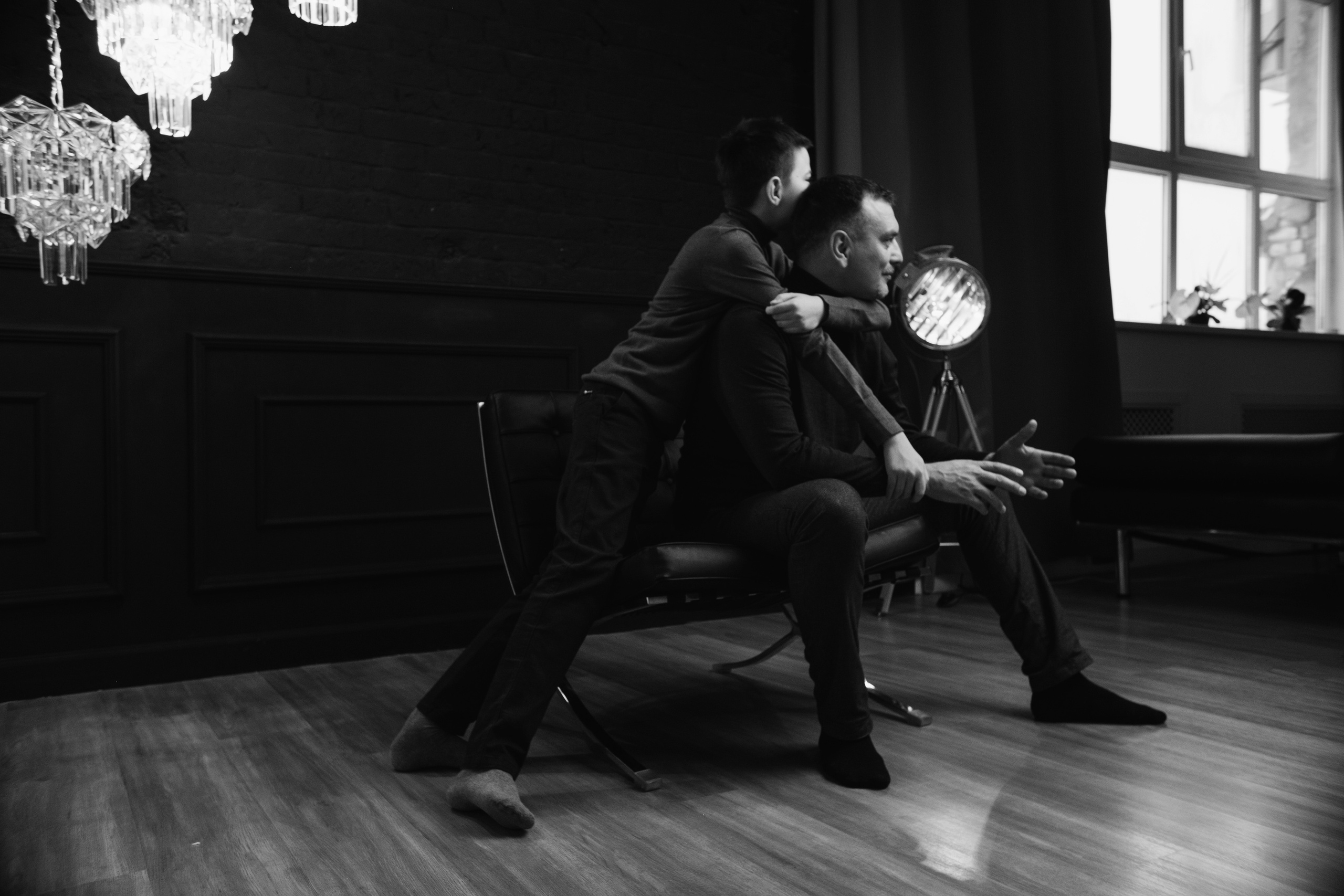 Семейная фотосессия в студии со взрослыми детьми мама папа дочь и сын. Портретный фотограф в Москве Ольга Акушко