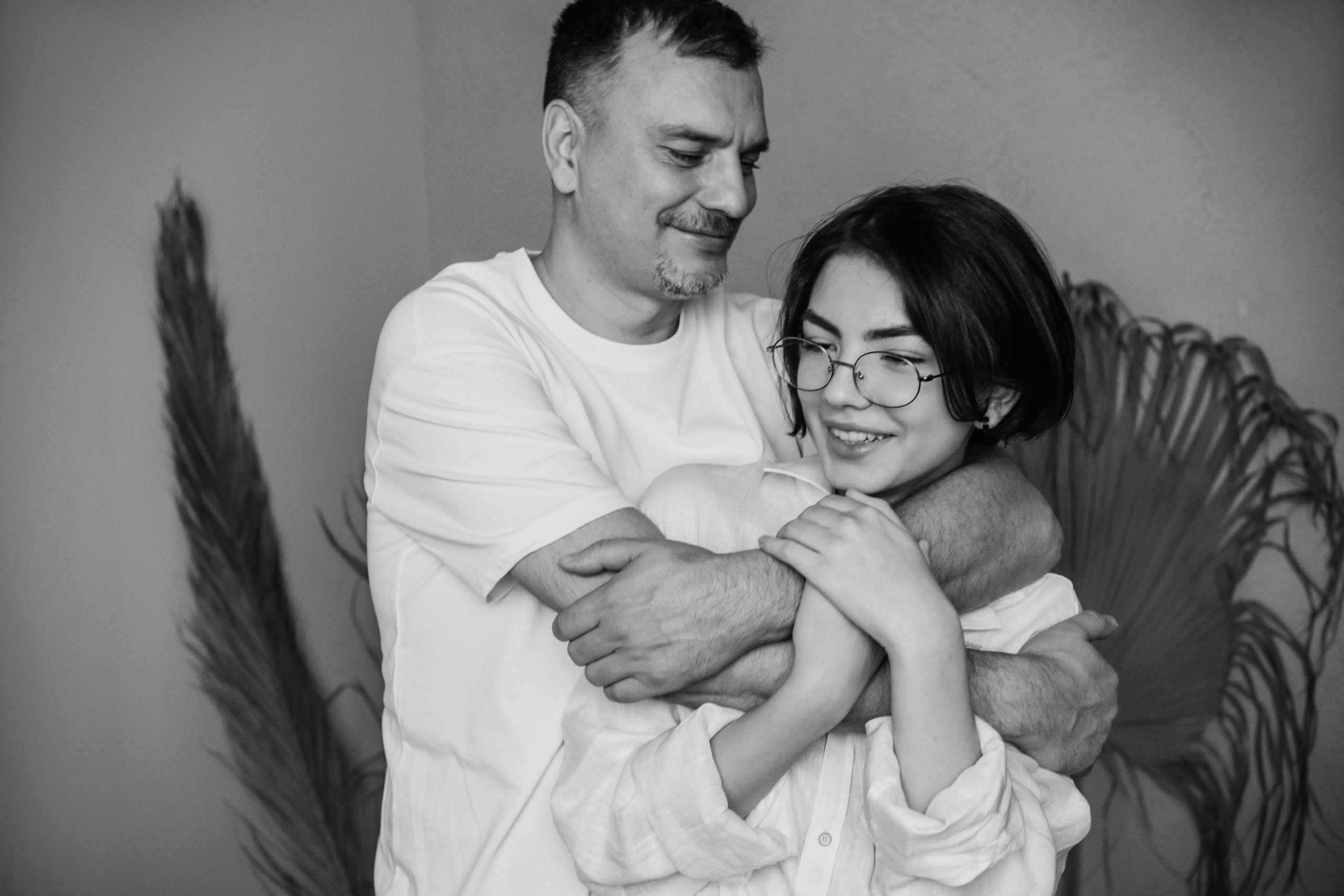 Семейная фотосессия в студии со взрослыми детьми мама папа дочь и сын. Портретный фотограф в Москве Ольга Акушко