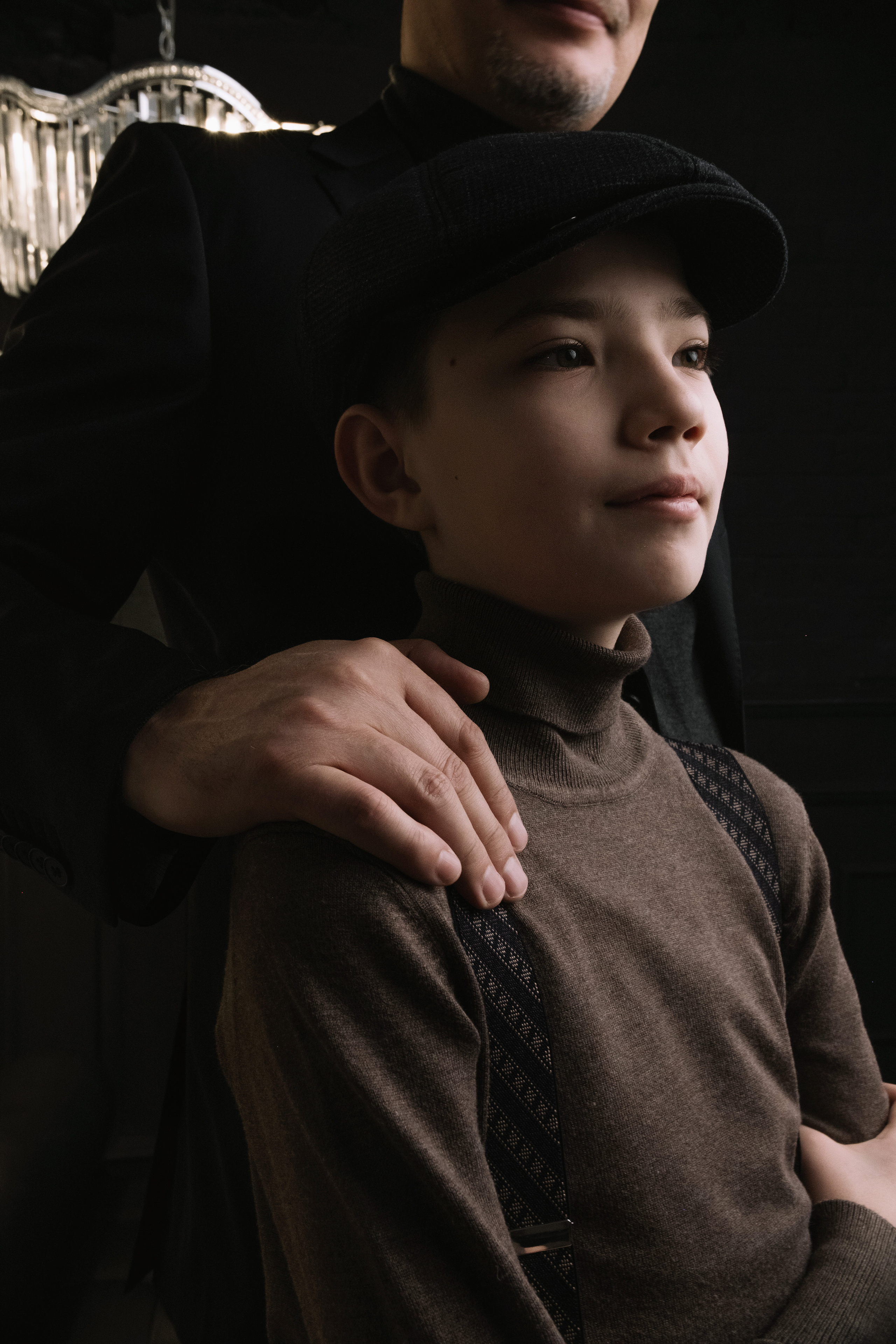 Семейная фотосессия в студии со взрослыми детьми мама папа дочь и сын. Портретный фотограф в Москве Ольга Акушко