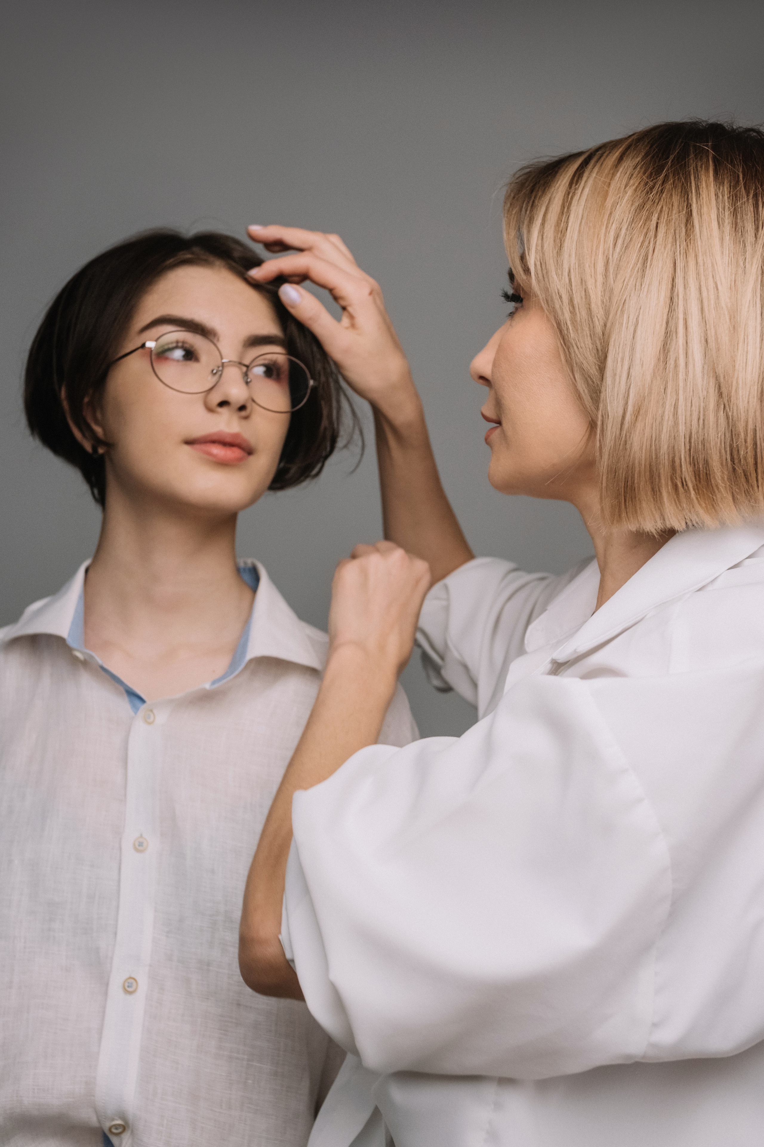 Семейная фотосессия в студии со взрослыми детьми мама папа дочь и сын. Портретный фотограф в Москве Ольга Акушко