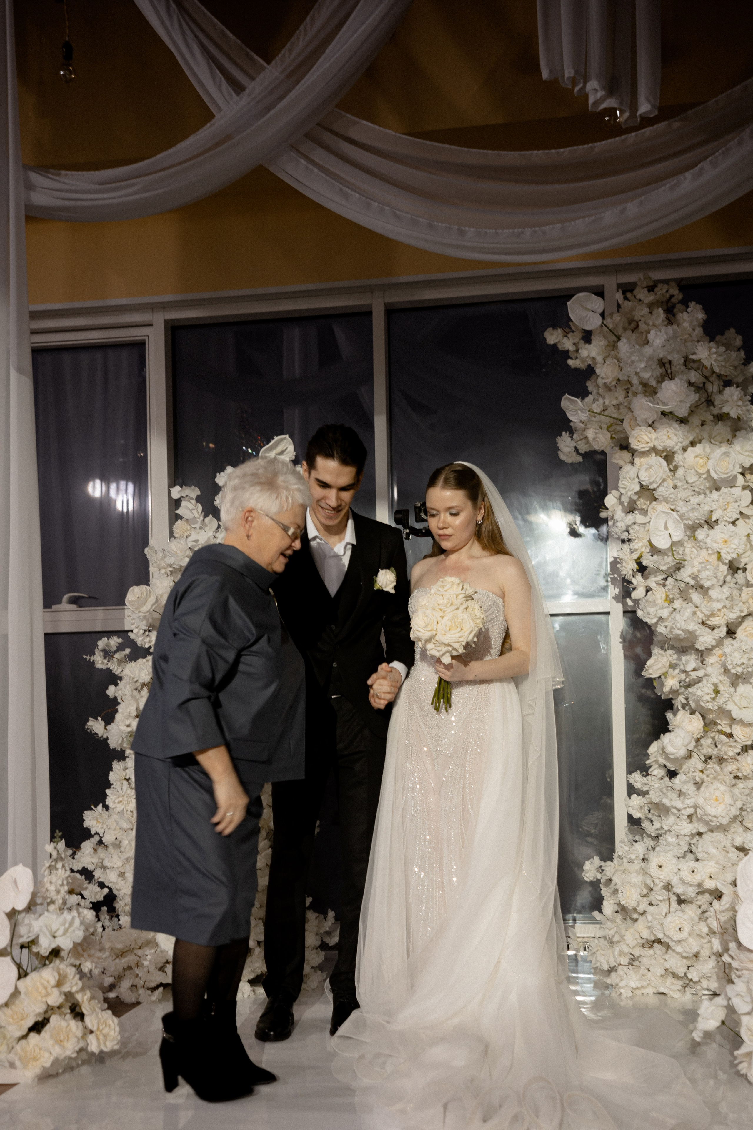 СВАДЕБНАЯ СЬЕМКА СБОРОВ В ОТЕЛЕ И ВЫЕЗД НА ЦЕРЕМОНИЮ (СНЯТО В СИБИРЕ В НИЖНЕВАРТОВСКЕ). Профессиональный фотограф, Санкт-Петербург — Виктория Богомолова