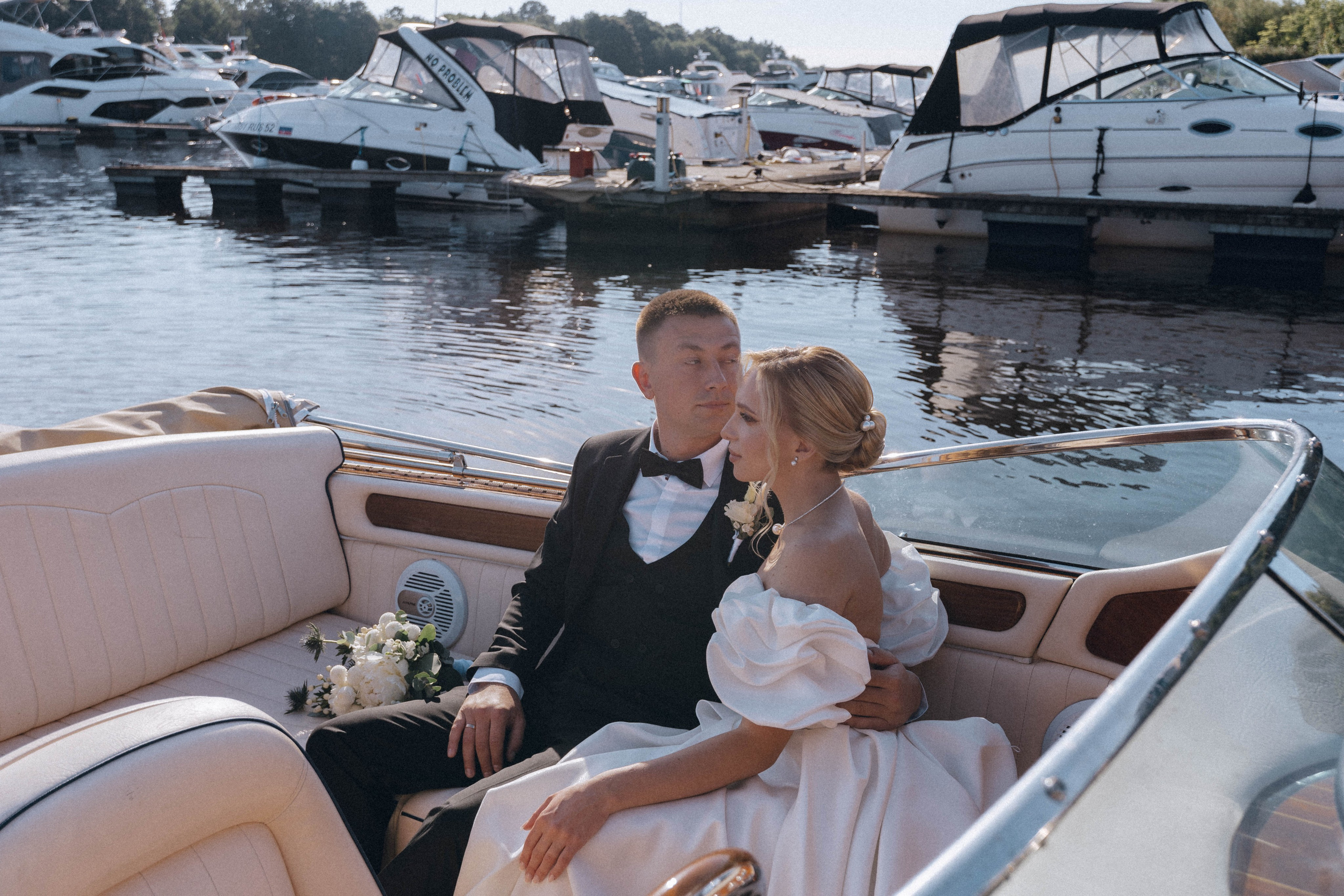 СВАДЕНБНАЯ СЬЕМКА НА КАТЕРЕ ПО КАНАЛАМ САНКТ-ПЕТЕРБУРГА И В АКВАТОРИИ НЕВЫ. Профессиональный фотограф, Санкт-Петербург — Виктория Богомолова