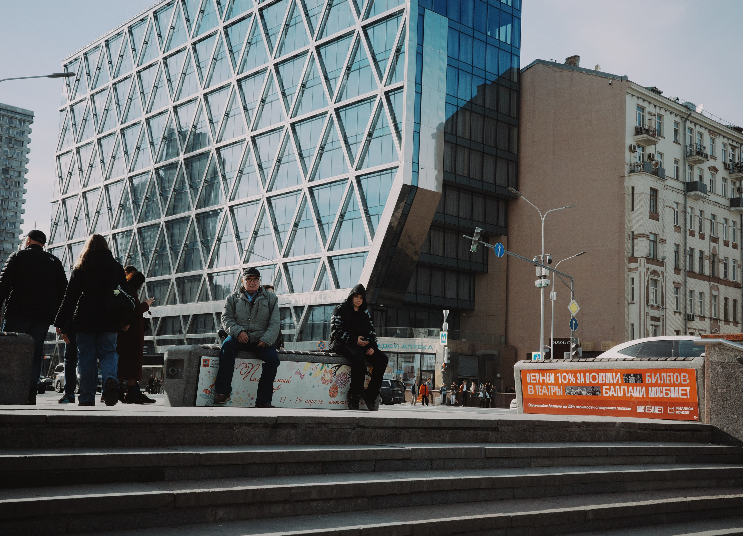 #47: Арбат / апрель 2026. Проект «Фотокладовка»: блог уличной фотографии в формате street photo