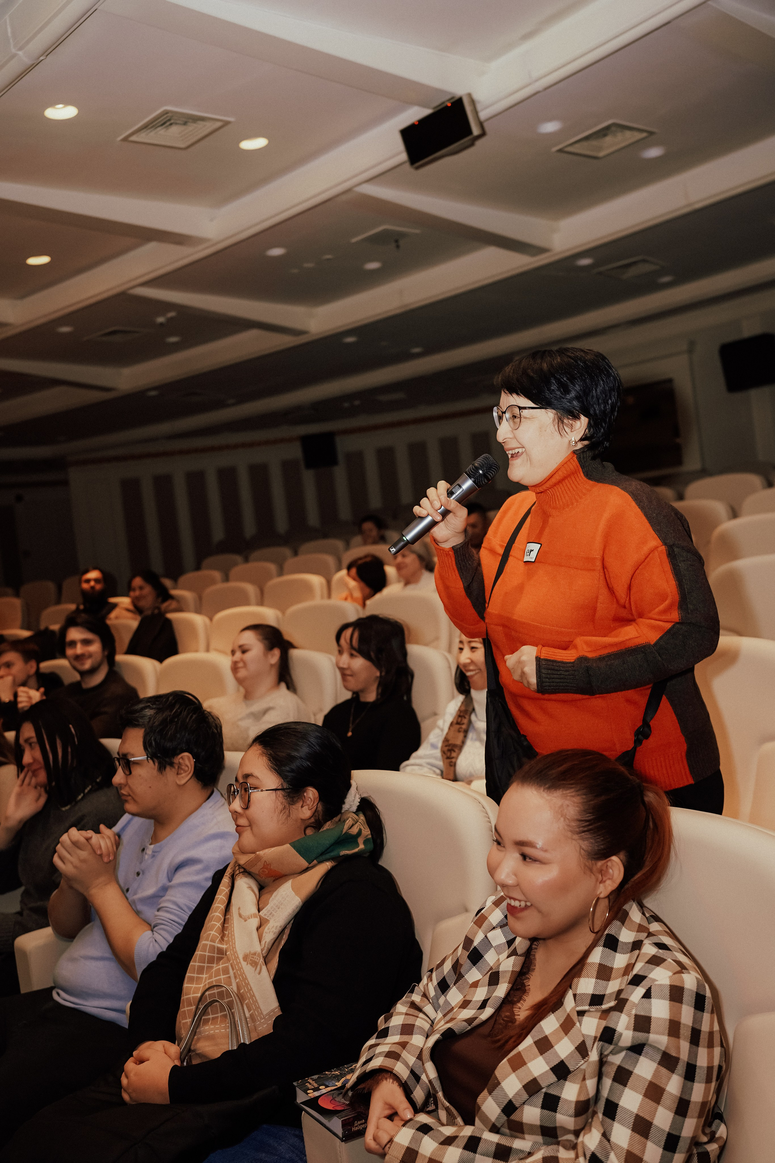 Казахстанские страницы (презентация книг). Крис Богомазова