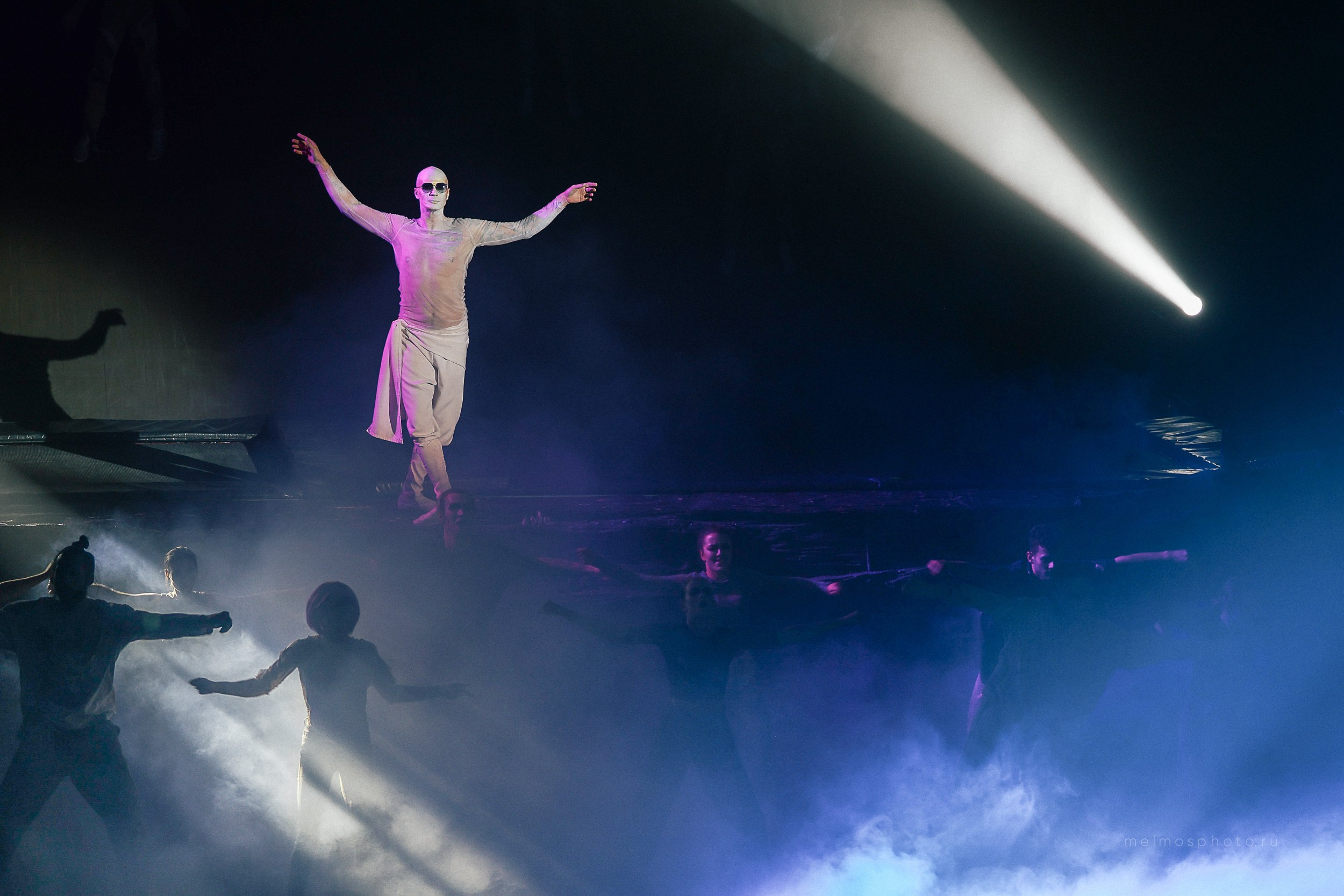 АНТИГРАВИТАЦИЯ. Репортажный, архитектурный, театральный и файн-арт фотограф Лена Мельникова в Москве