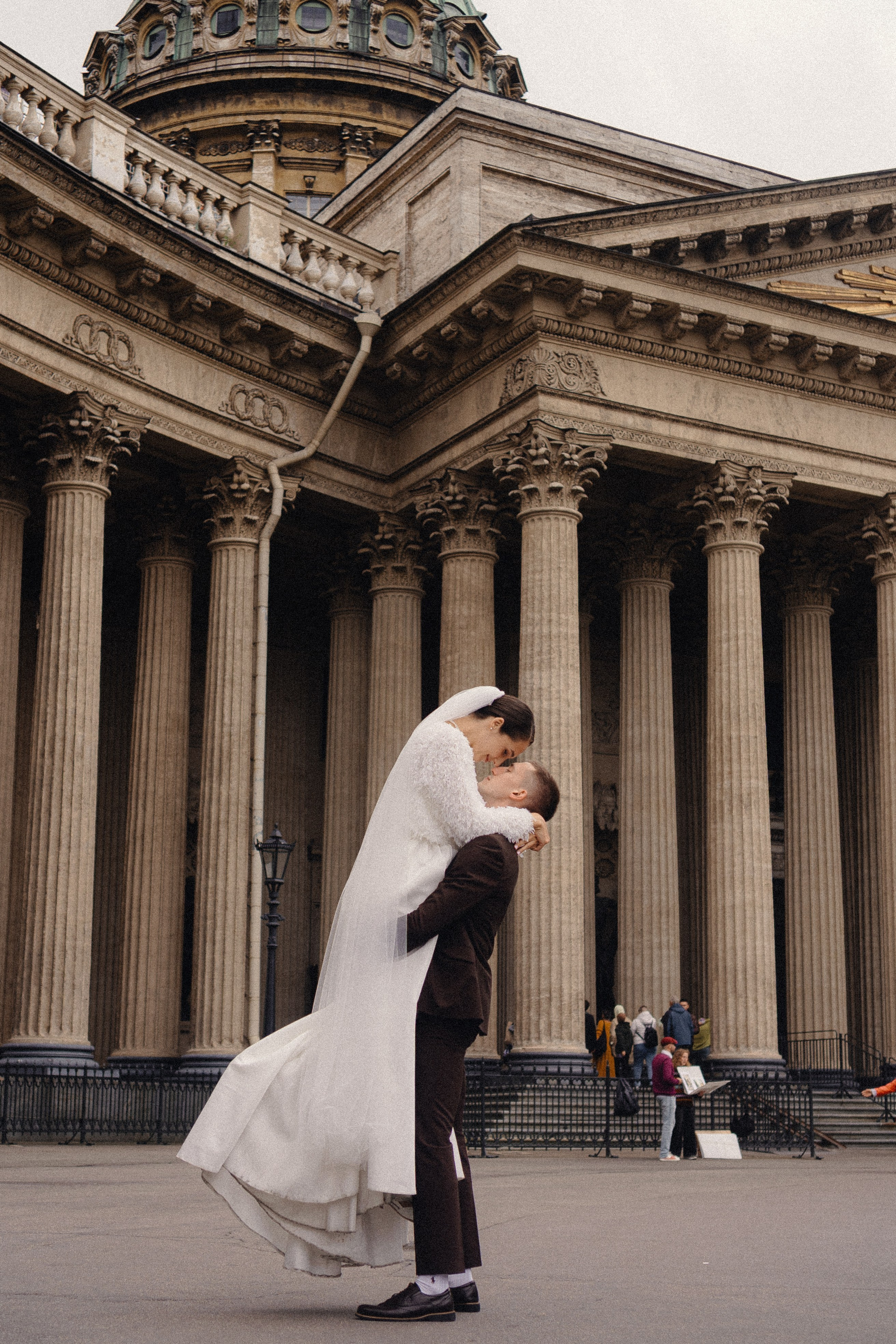 СВАДЕБНАЯ ПРОГУЛКА В САНТК-ПЕТЕРБУРГЕ (ИСАКИЕВСКИЙ СОБОР, ЗИМНЯЯ КАНАВКА, ЭРМИТАЖ И БОЛЬШАЯ МОРСКАЯ УЛИЦА). Профессиональный фотограф, Санкт-Петербург — Виктория Богомолова