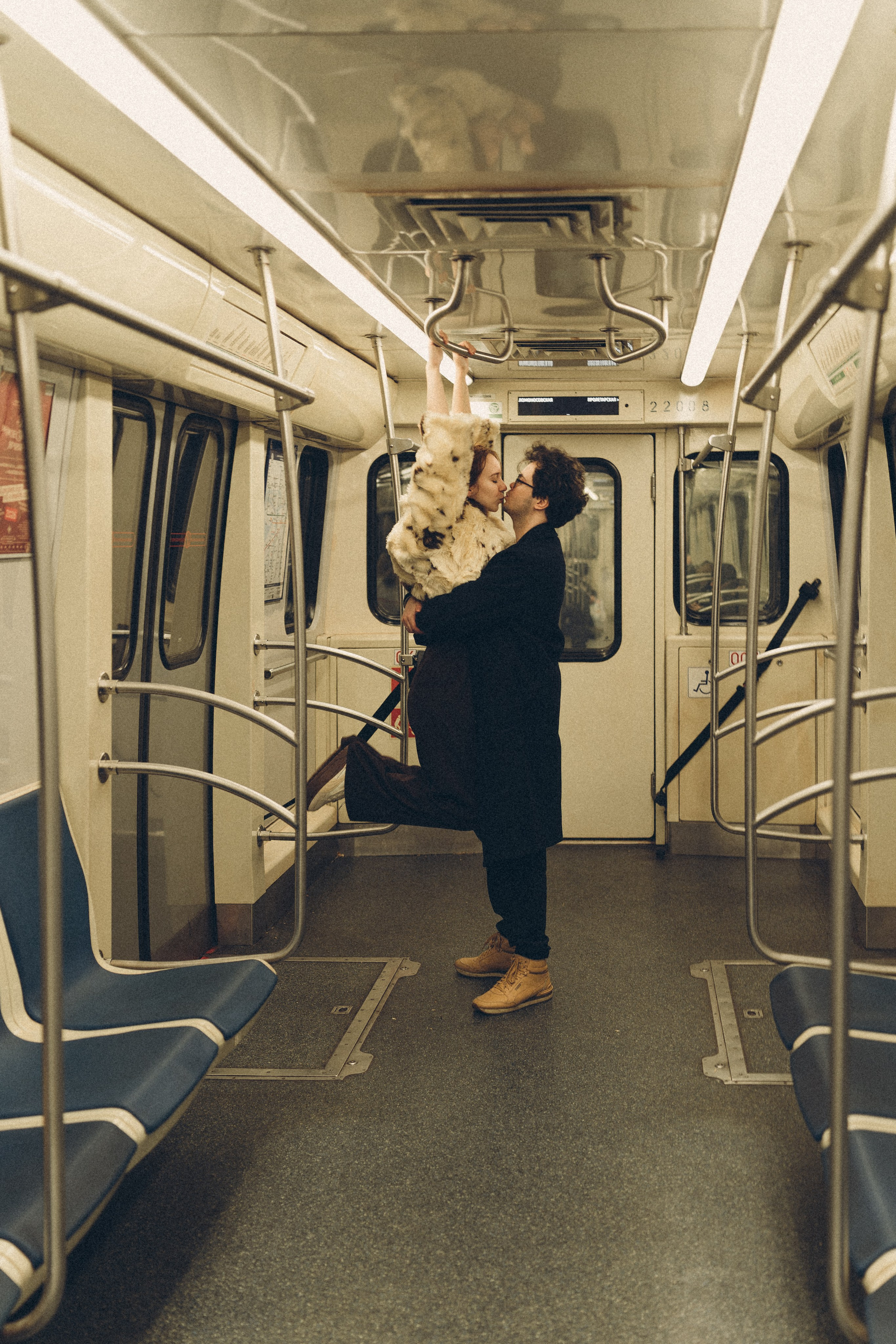 НОВОГОДНЯЯ ФОТОСЕСИИЯ ПАРЫ В МЕТРО ЛЮБОВЬ. Профессиональный фотограф, Санкт-Петербург — Виктория Богомолова