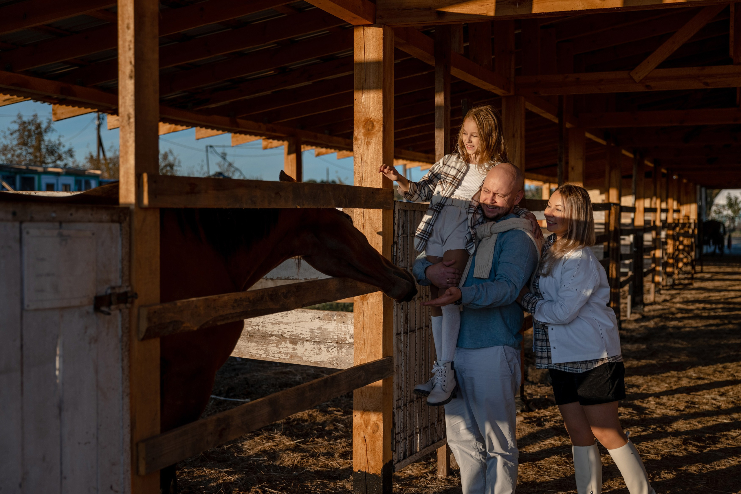 Татьяна с семьёй. Съёмка в конюшне. Татьяна Мирзоян