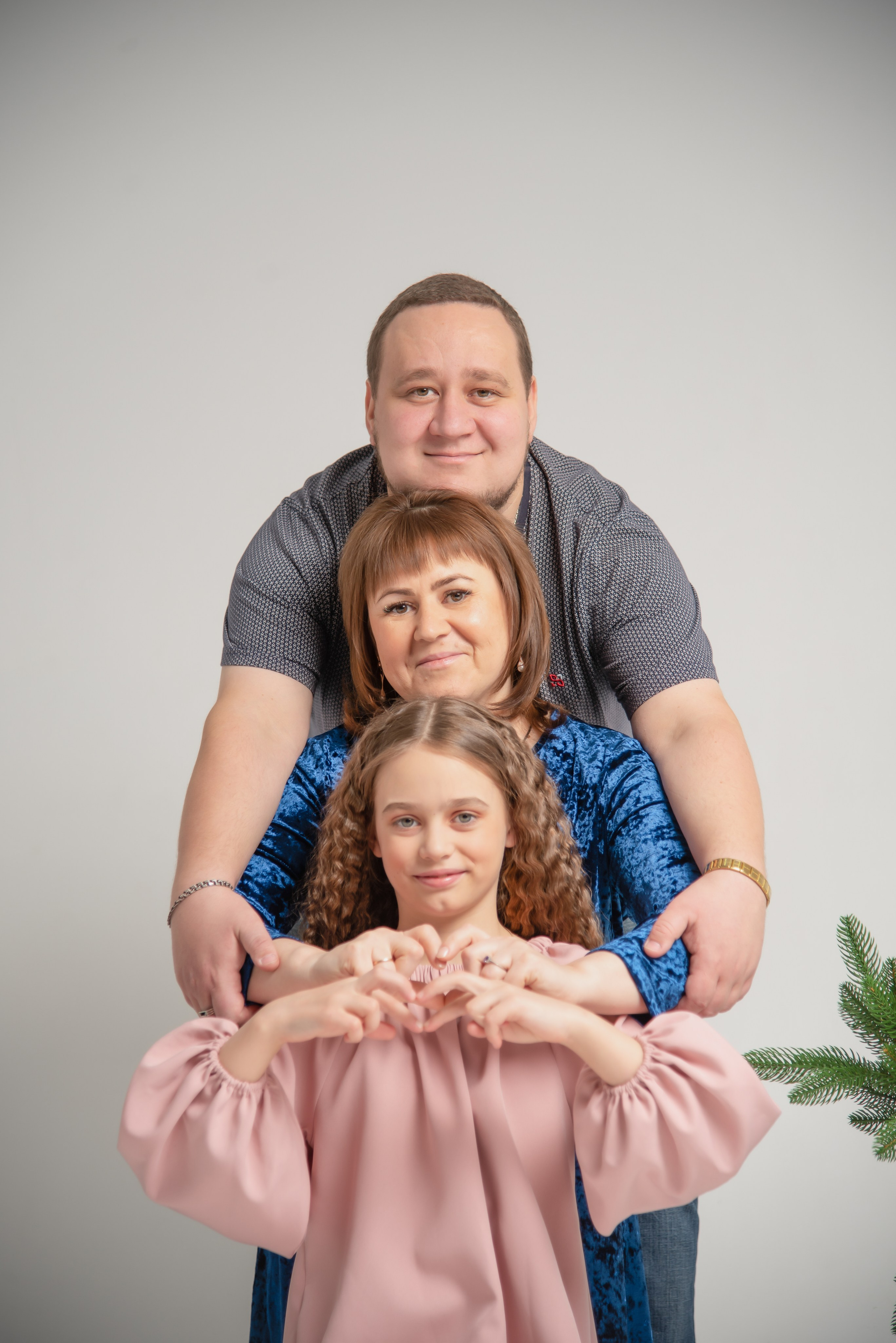 Семейная новогодняя фотосессия «Стандарт». Занимаюсь профессиональной фотографией и живу рядом с Байкалом. Работаю в разных жанрах