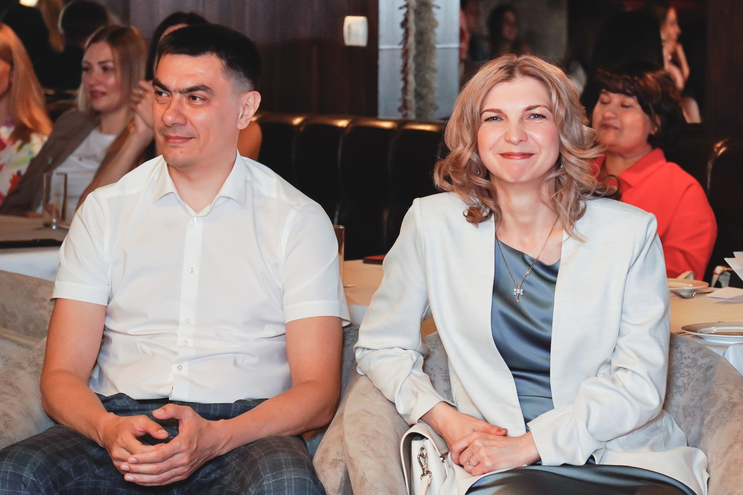 Выпускной. Занимаюсь профессиональной фотографией и живу рядом с Байкалом. Работаю в разных жанрах