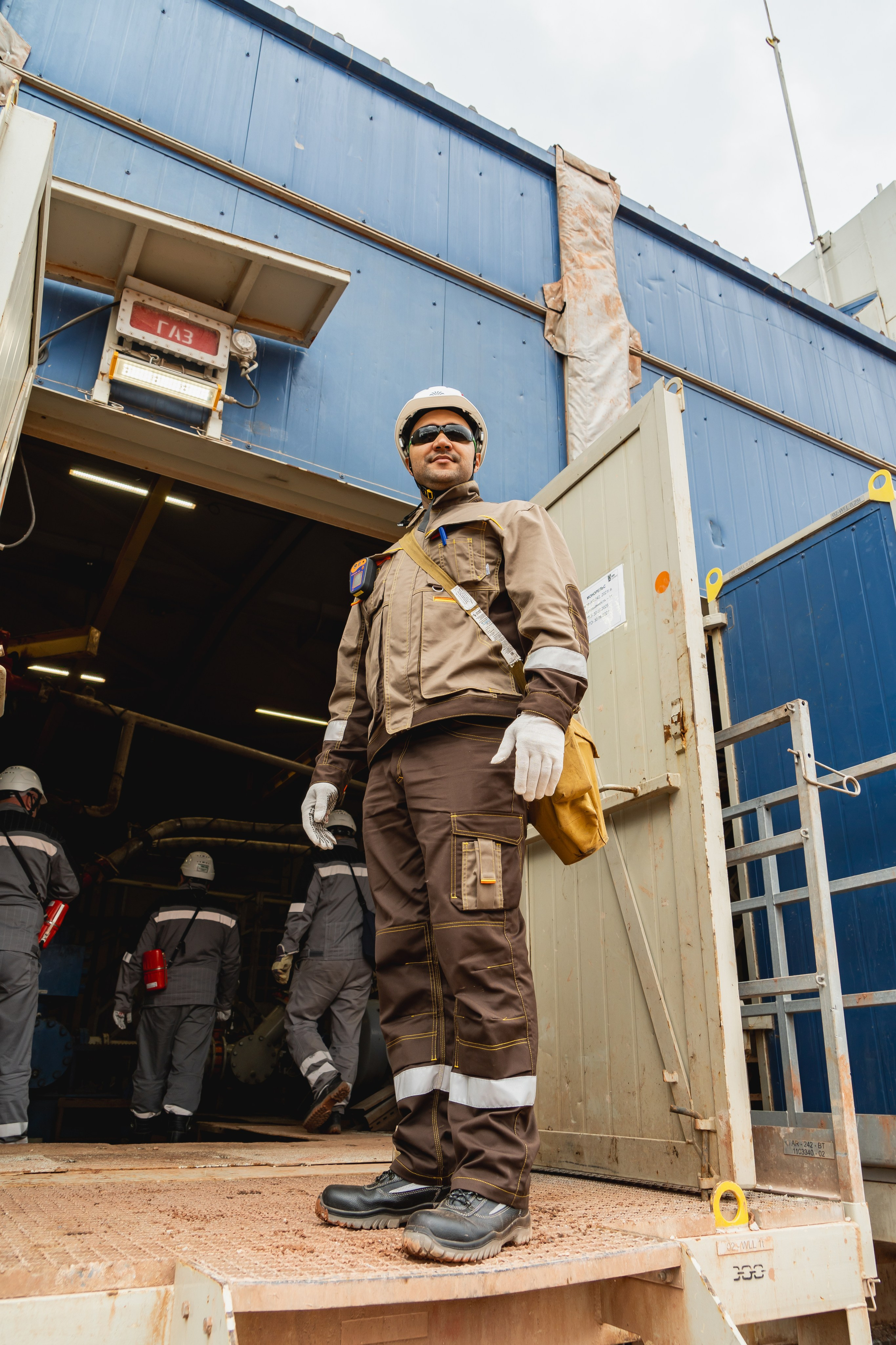 Репортажная (документальная) фотография. Занимаюсь профессиональной фотографией и живу рядом с Байкалом. Работаю в разных жанрах