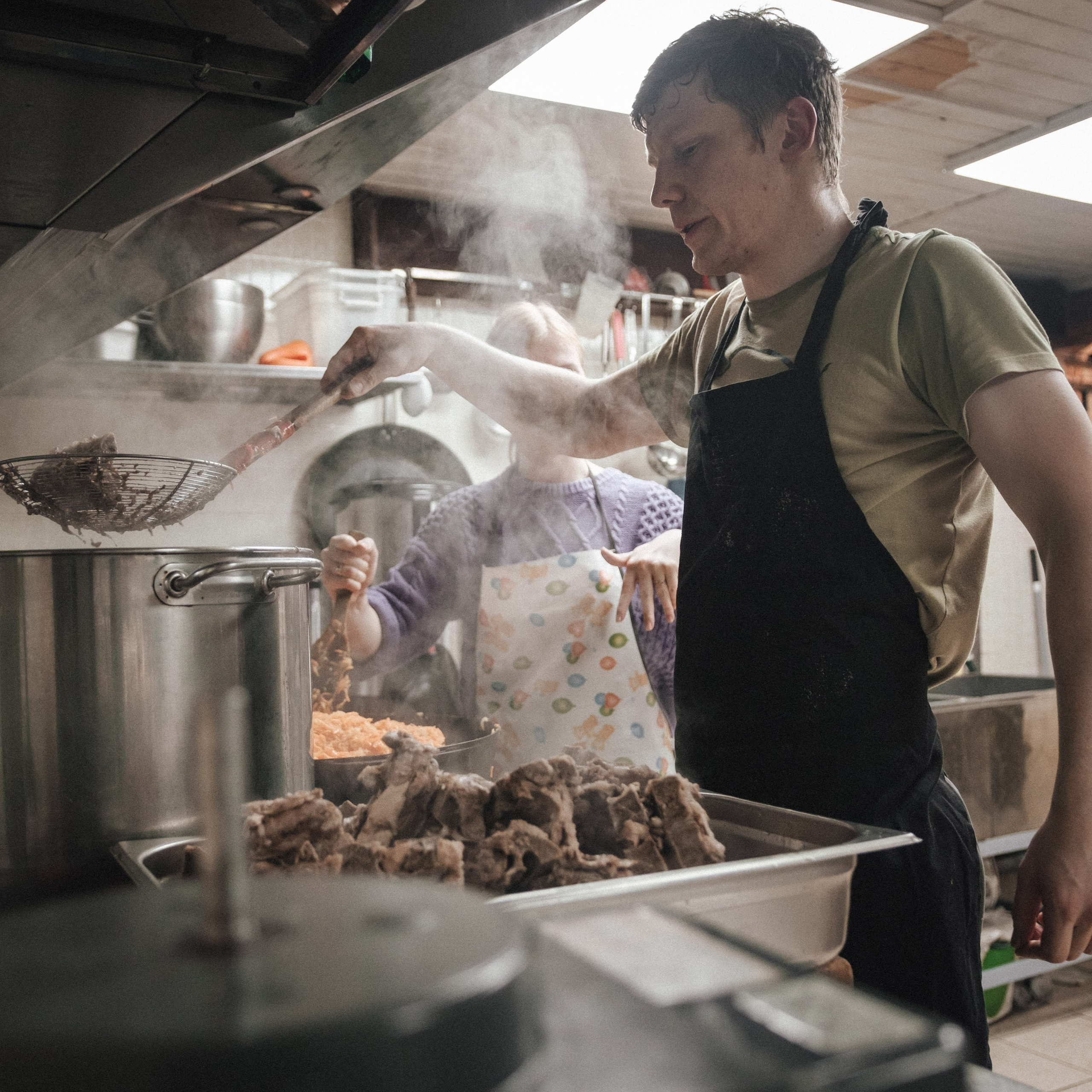 Снова готовка для кормления бездомных. Фотограф в Москве Максим Скоробогатов