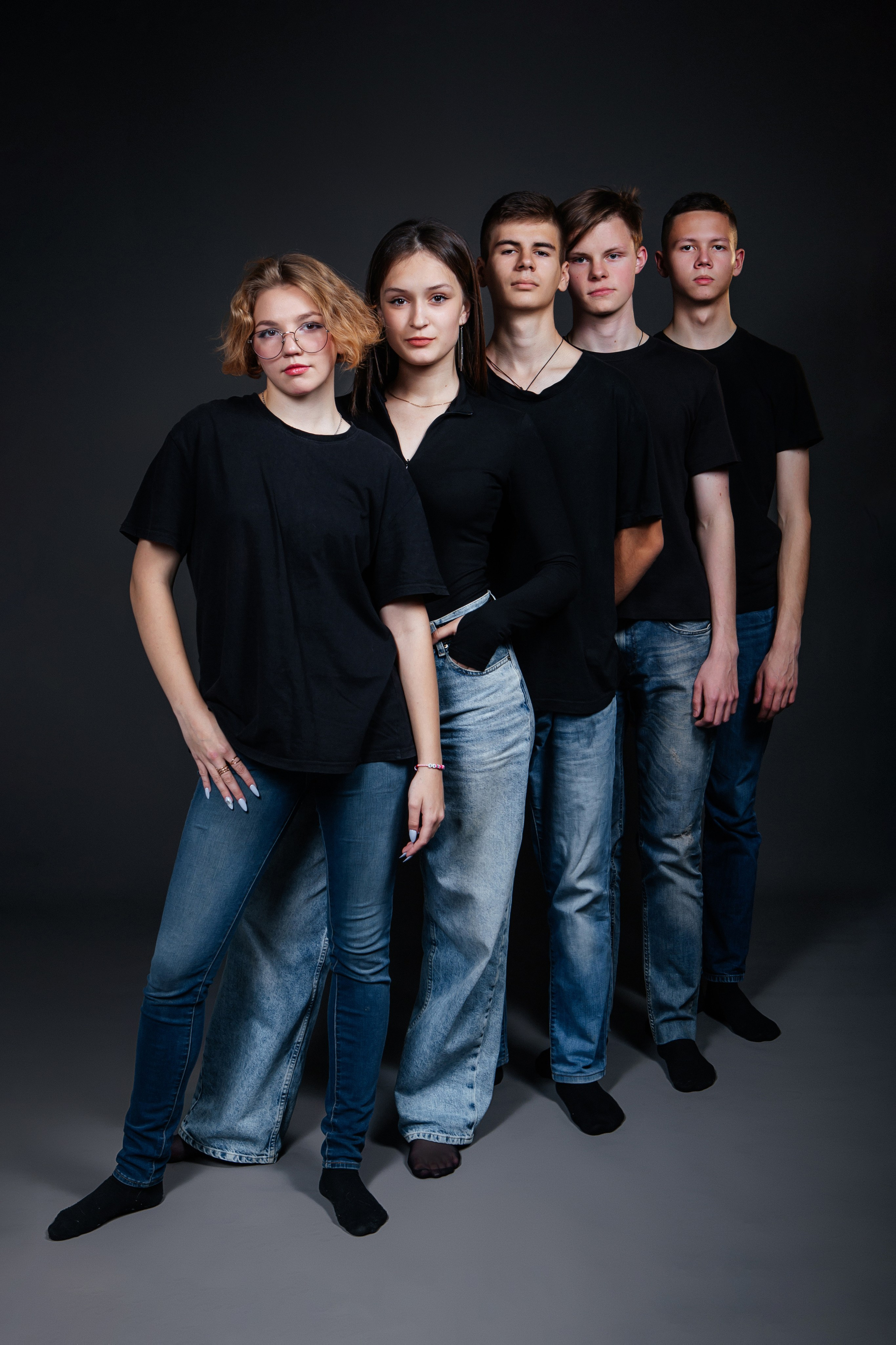 Черный фон. Фото дети. Выпускные альбомы Нижний Тагил