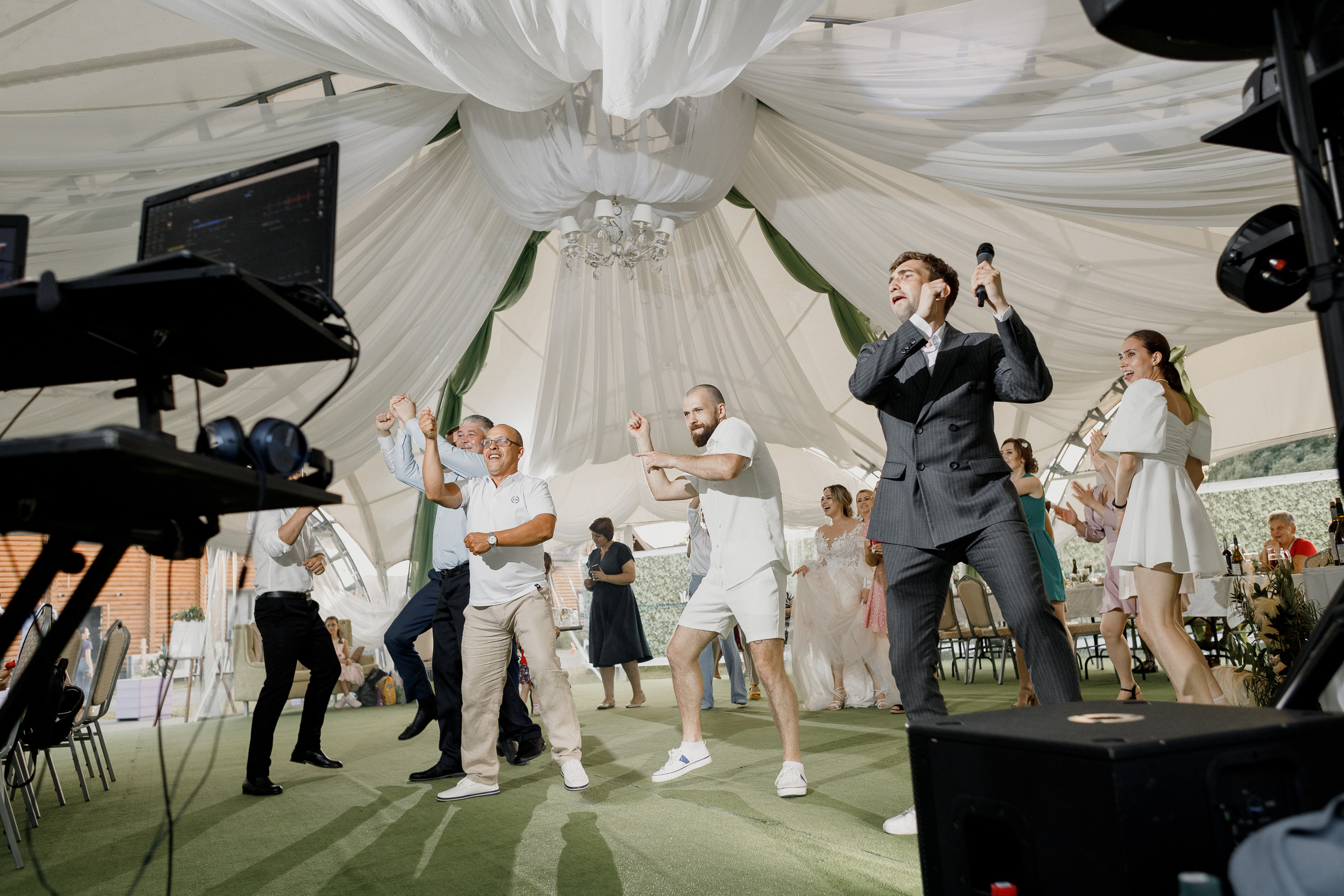 Love is about pleasing each other every day. Свадебный фотограф Дмитрий Воробьев Ярославль