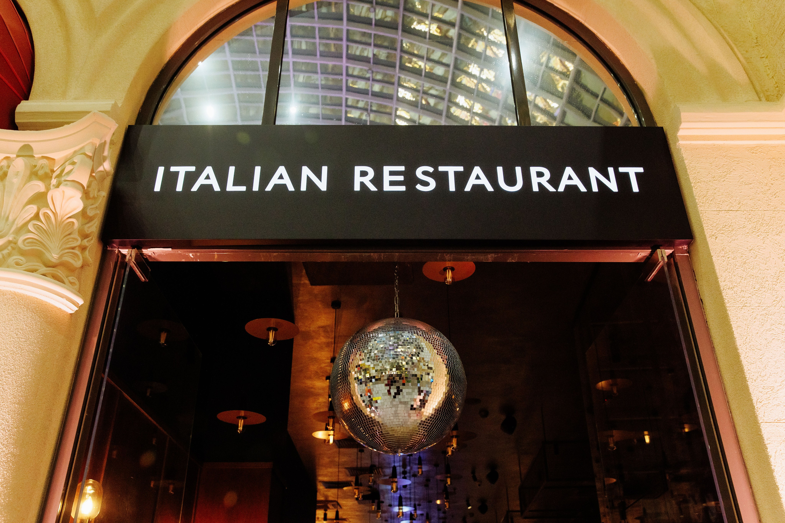 Открытие ресторана Baleno в Острове мечты. Репортажный фотограф на мероприятие в Москве Алексей Терентьев