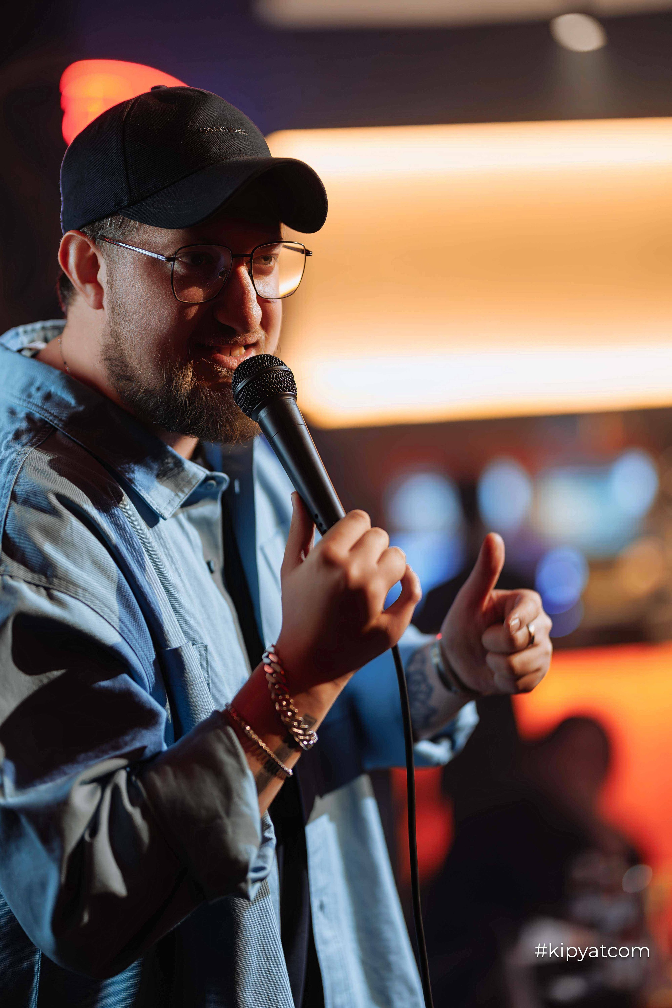 Сольный стендап концерт Александра Меркуль