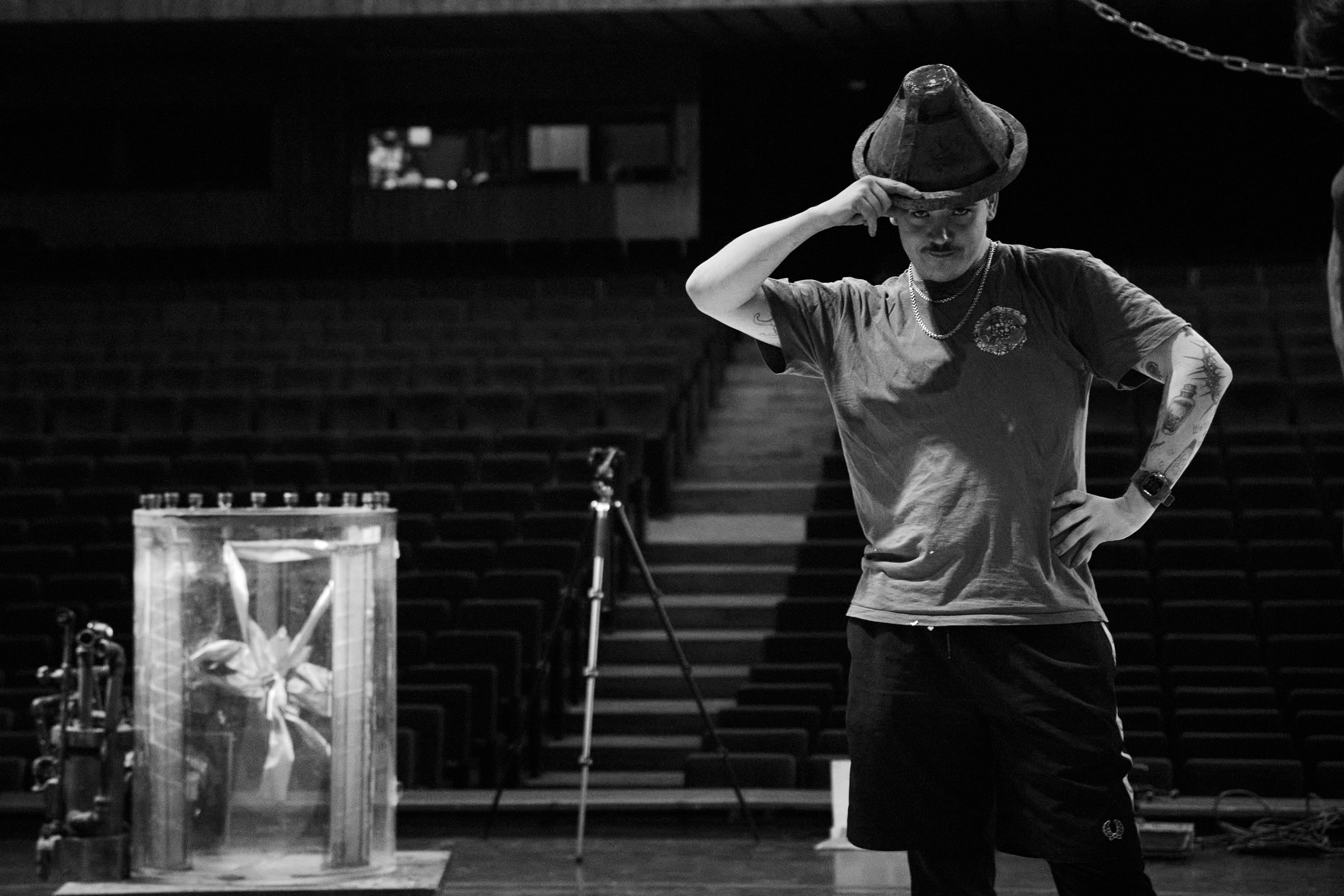 Монтаж спектакля Двойник. Фотограф Юлия Маринина