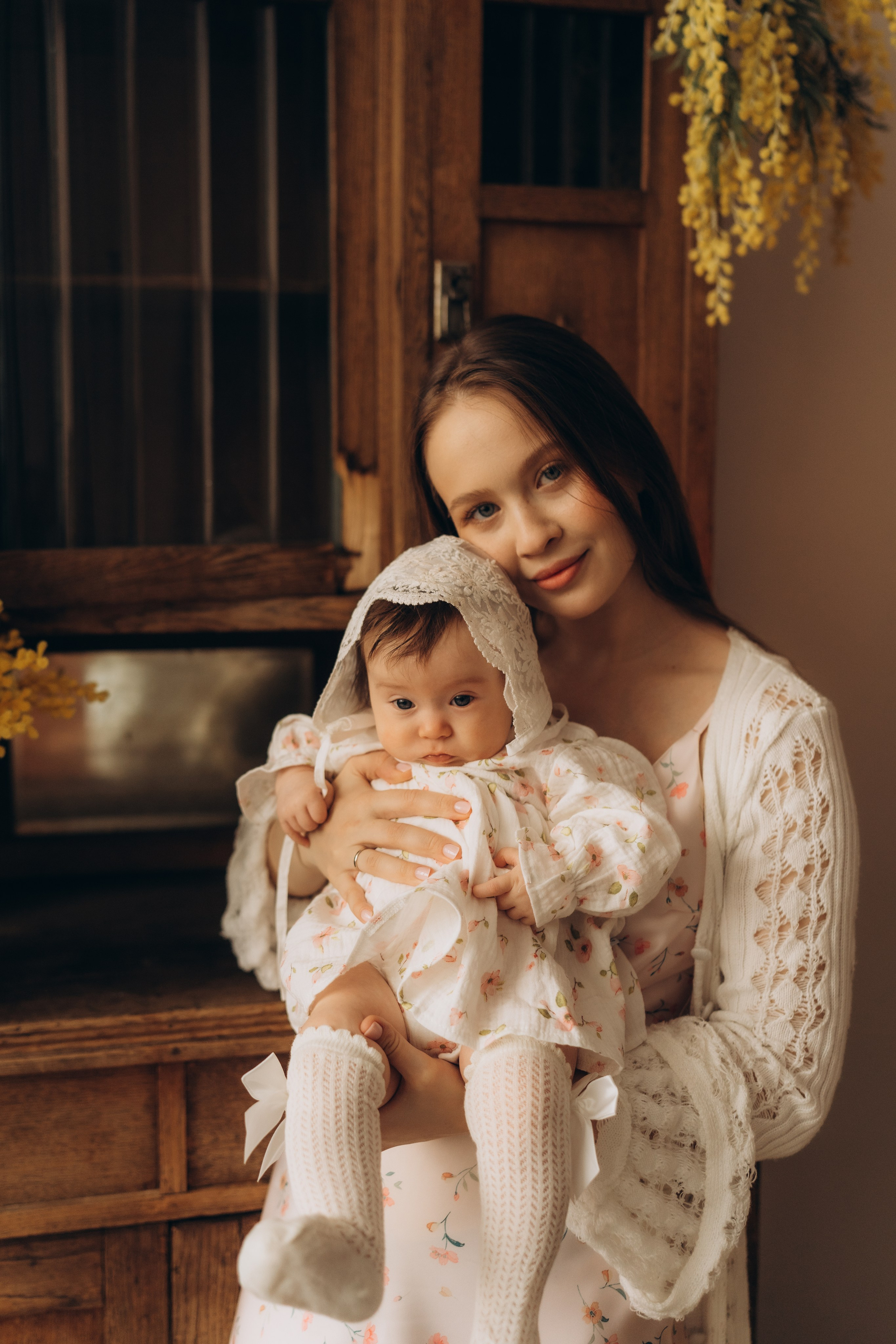 Мама с дочкой и мимозы. Семейный фотограф в Казани