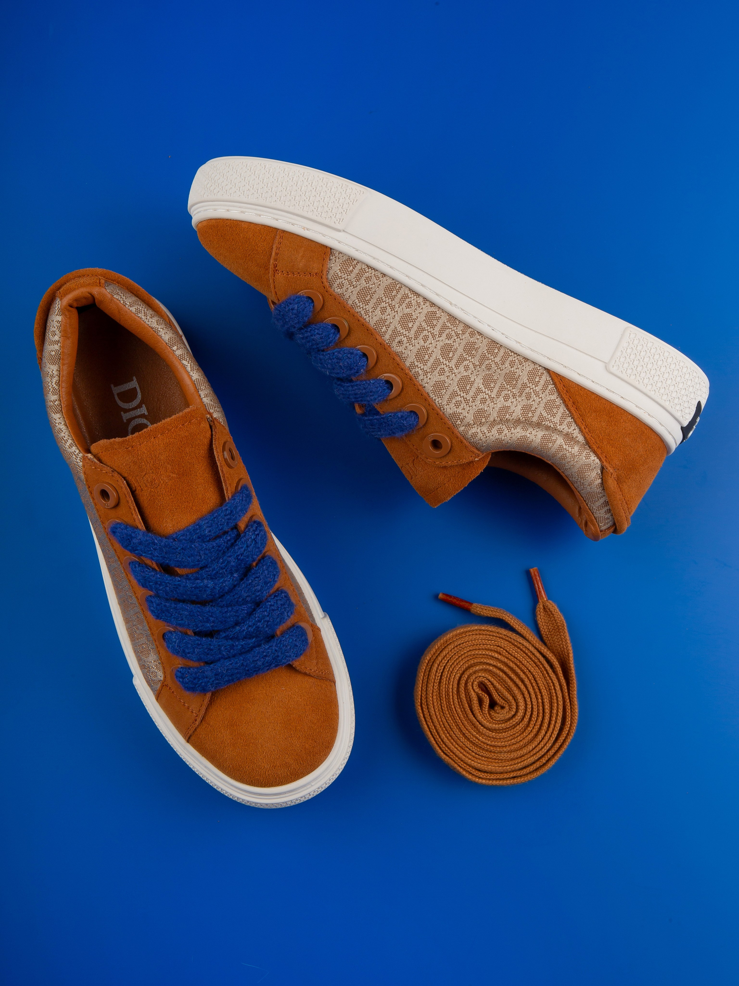 Обувь на цветных фонах. Фотограф Мария Кольцова