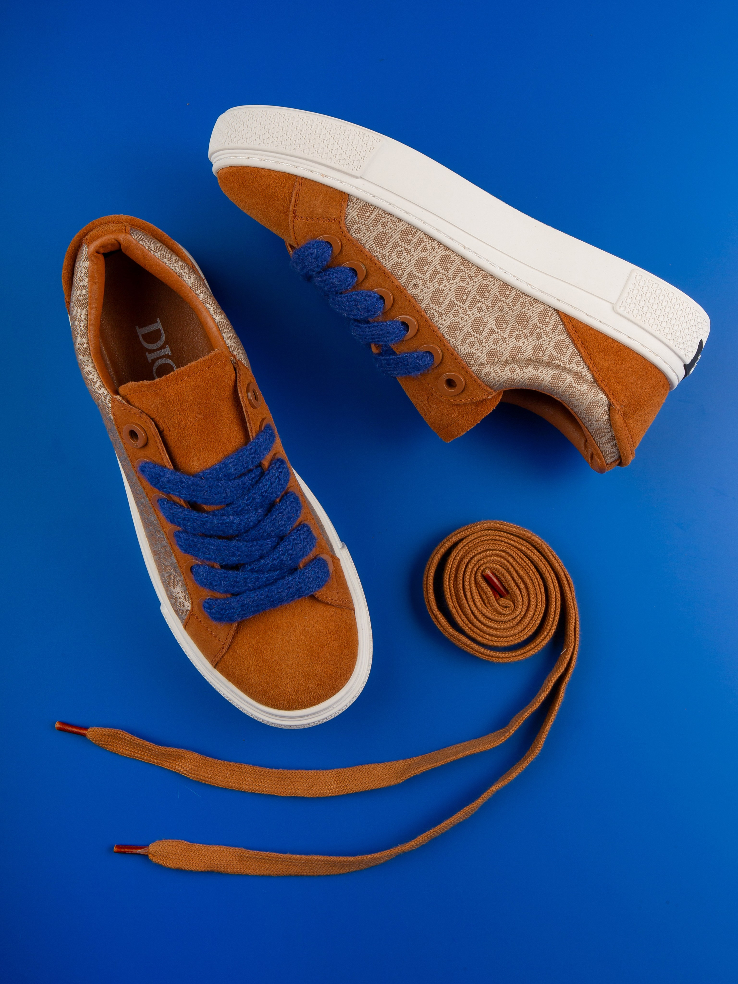 Обувь на цветных фонах. Фотограф Мария Кольцова