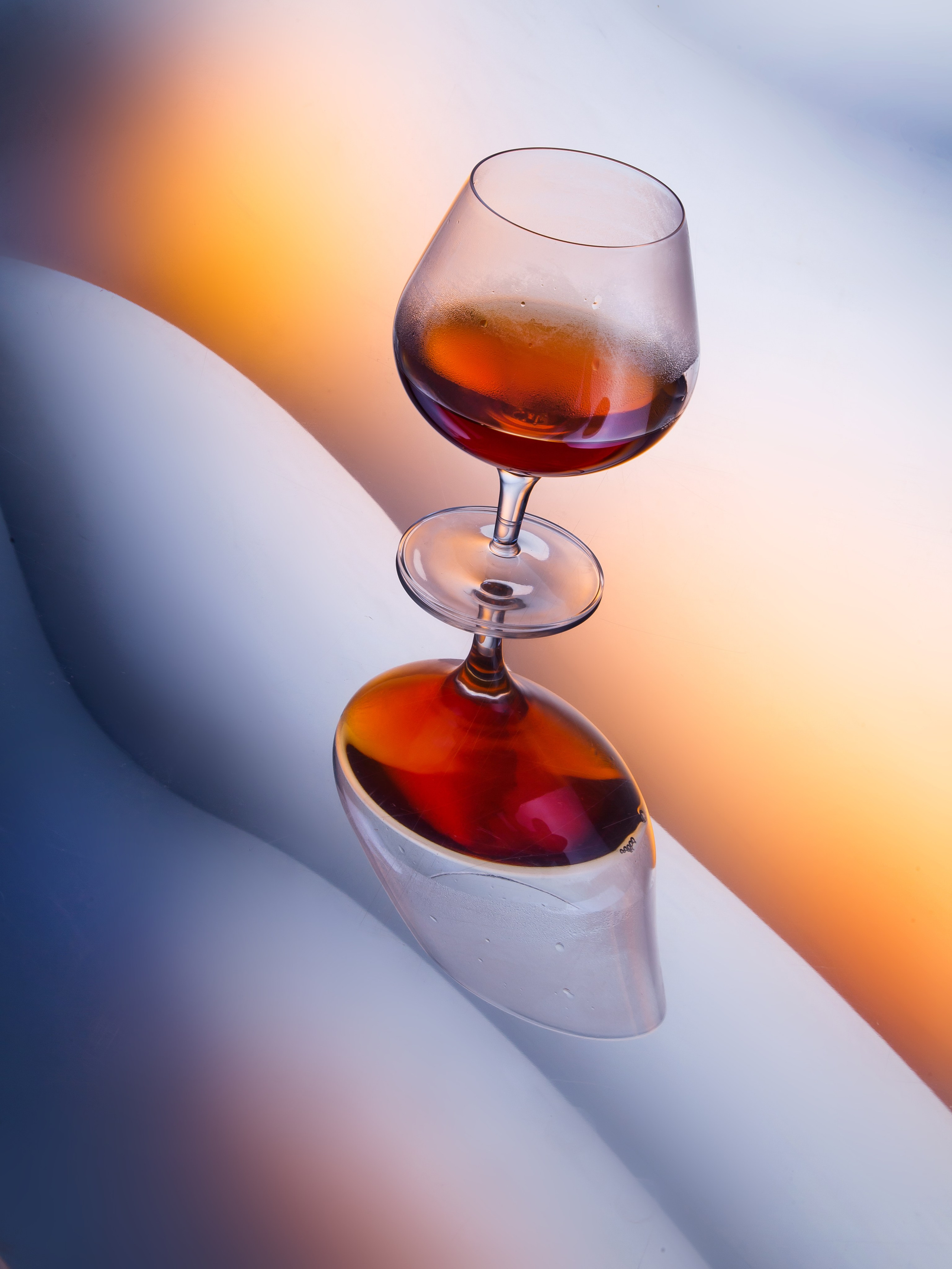 Пьяная чашка. Фотограф Мария Кольцова