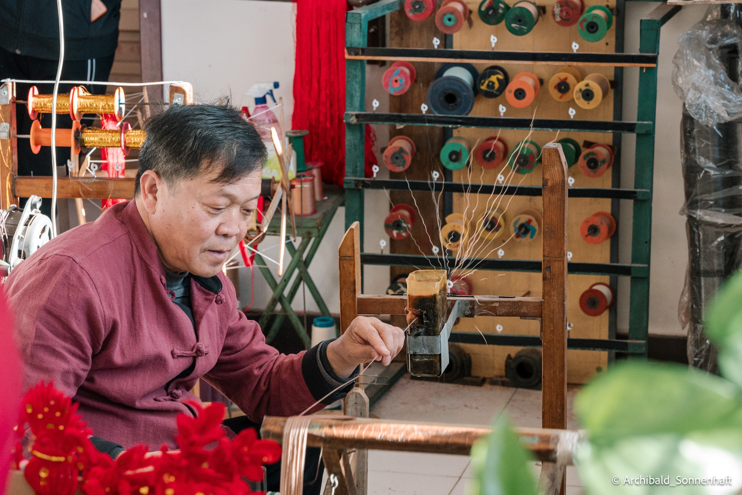 真丝绒绣技艺. Photographer in Guangzhou, China. Archibald Sonnenhaft