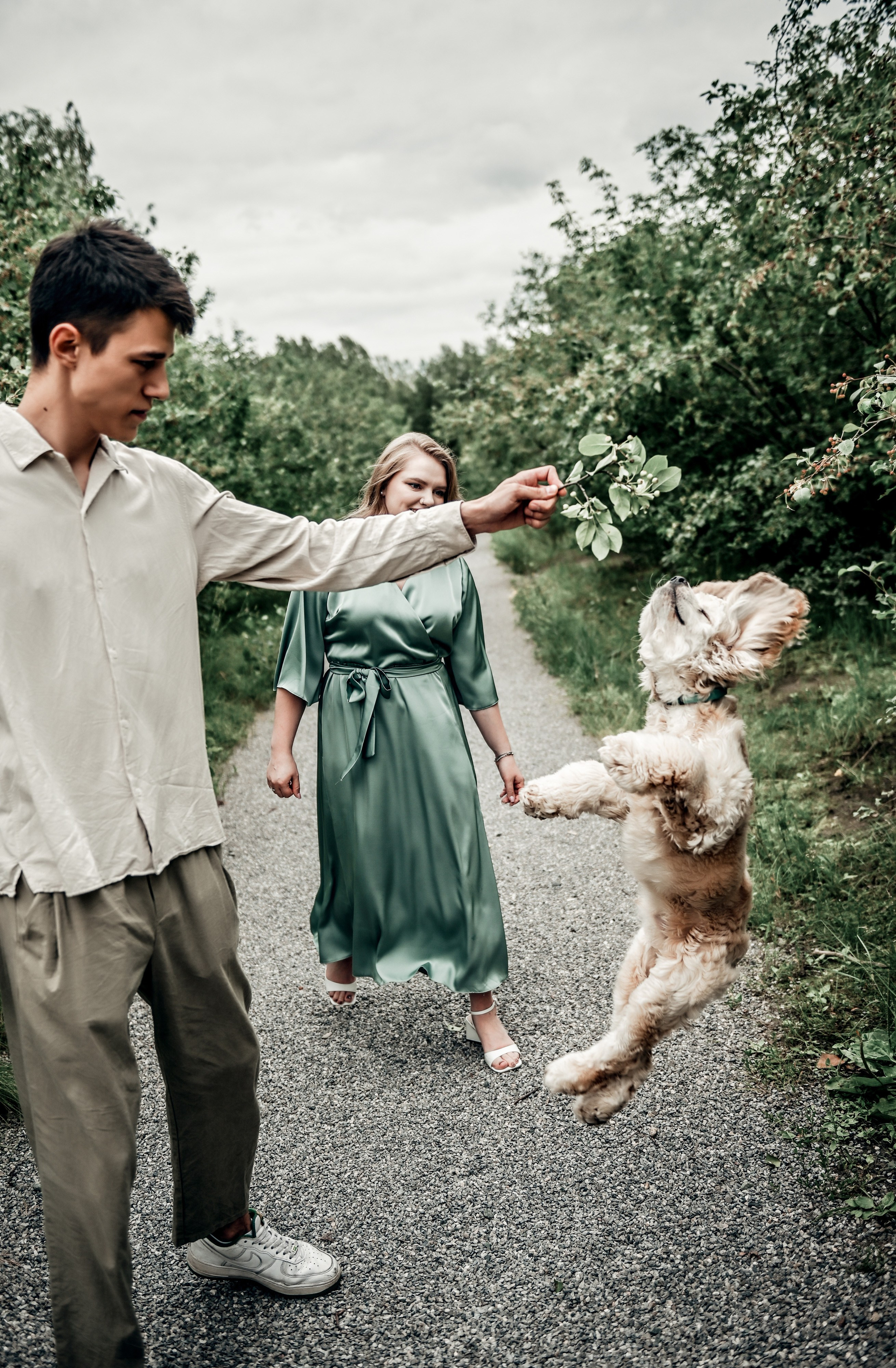 Love story прогулка вместе с песиком))). Свадебный, семейный, детский, контент фотограф в Омске Максим Ильин
