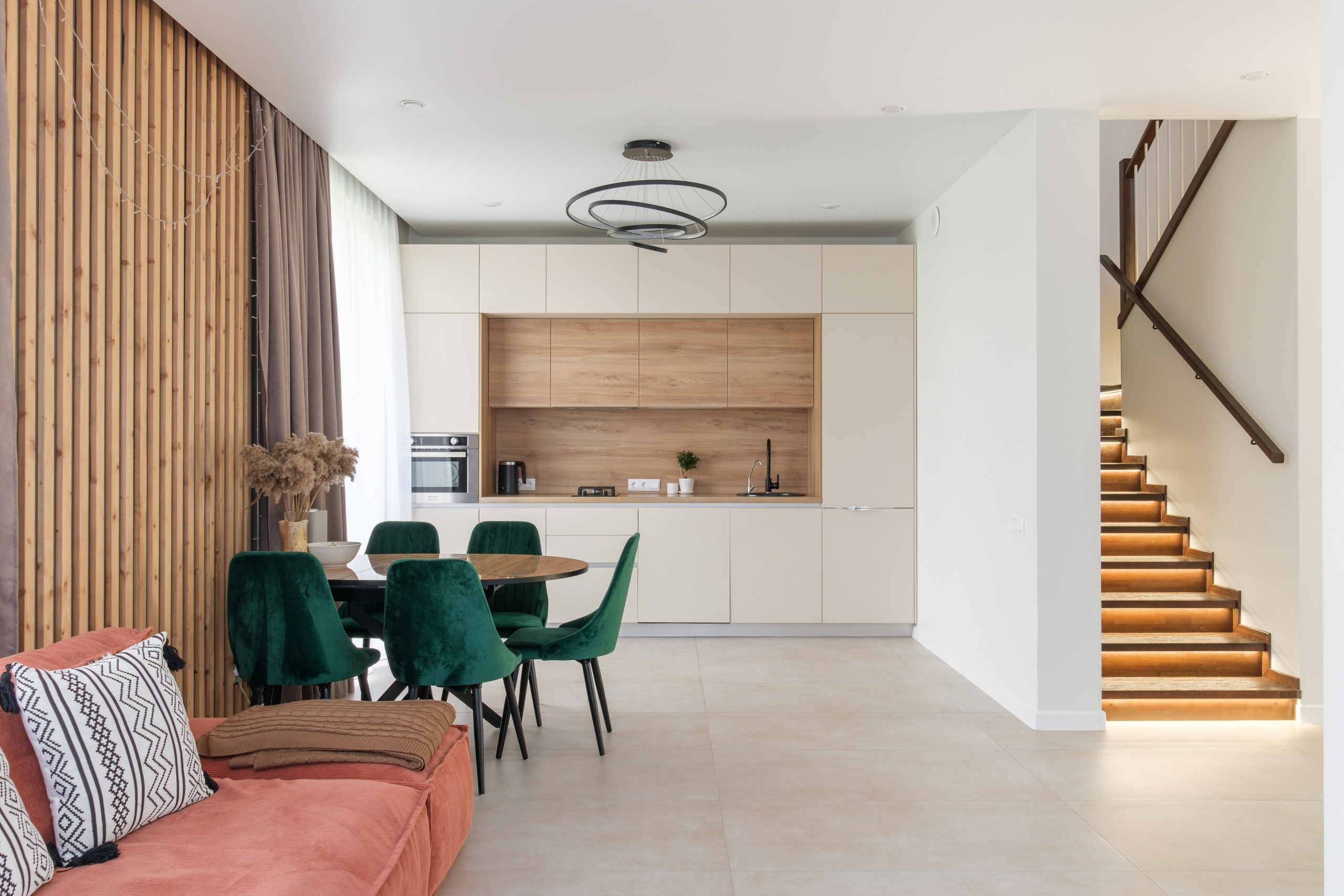 Двухэтажный дом, Вайя