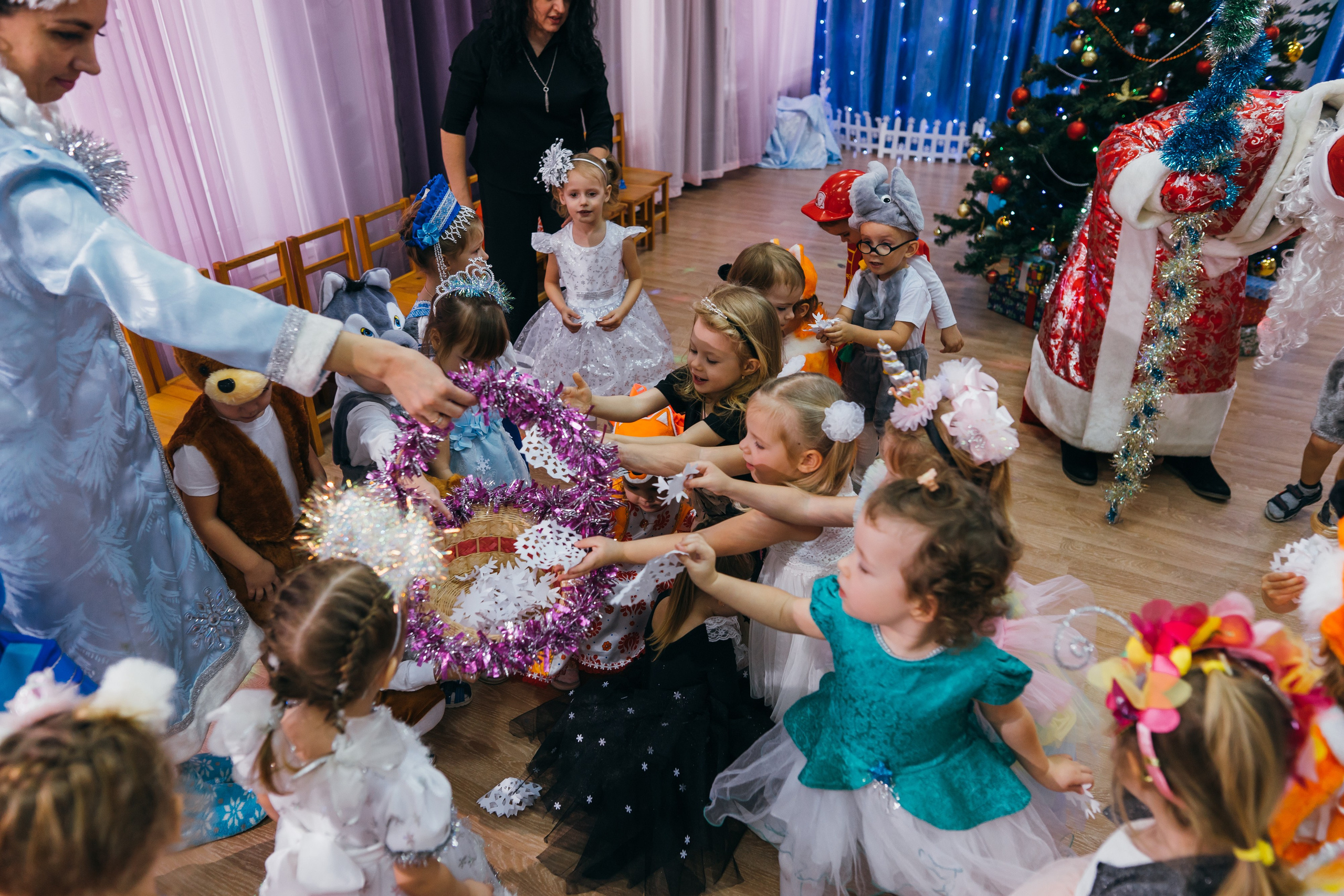 Новогодний утренник в детском саду. Профессиональный фотограф Геленджик, Новоросийск Виктория Цейс