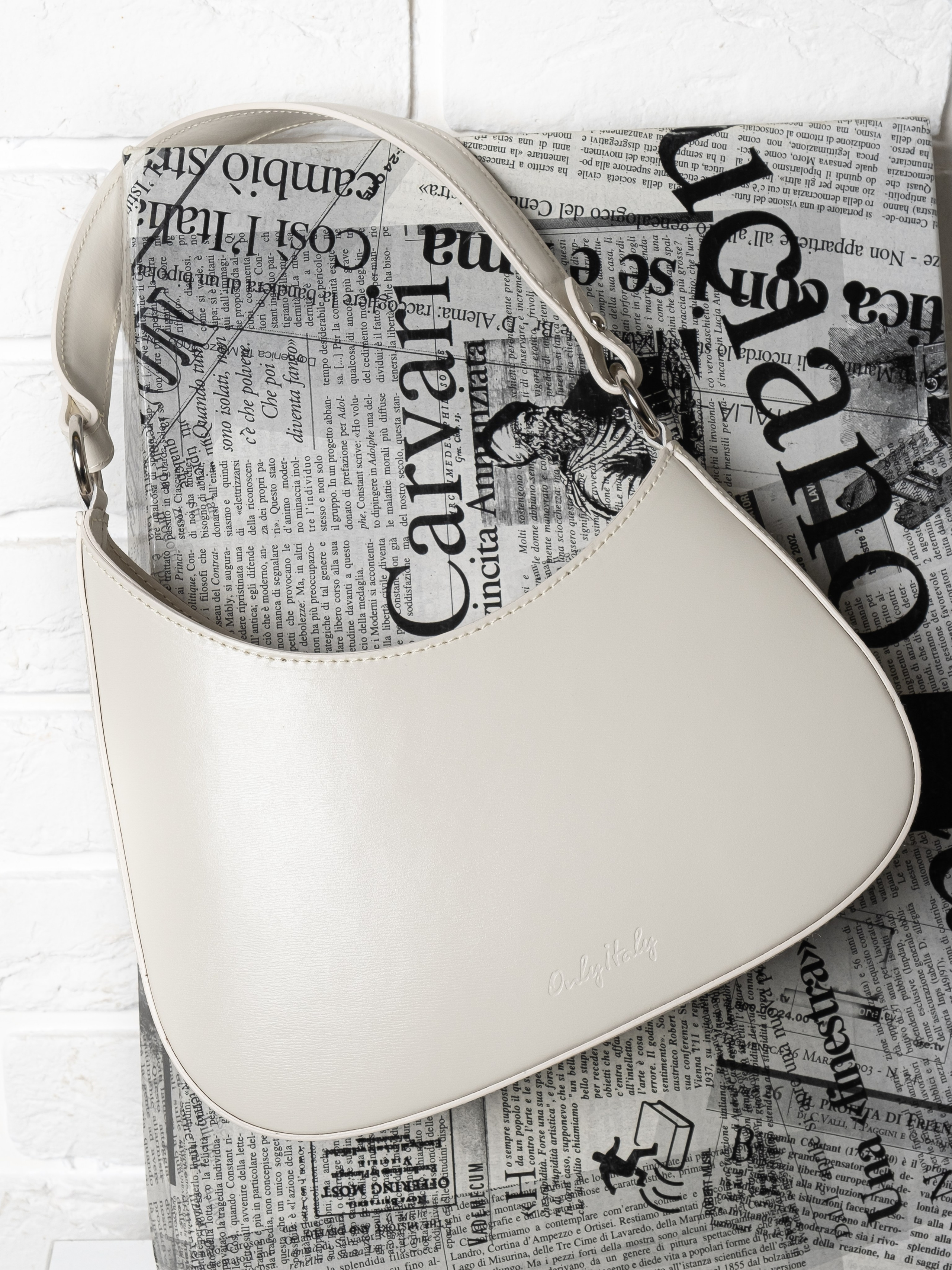 Предметная съёмка сумок для маркетплейсов. Предметный фотограф в Симферополе Антон Катунин