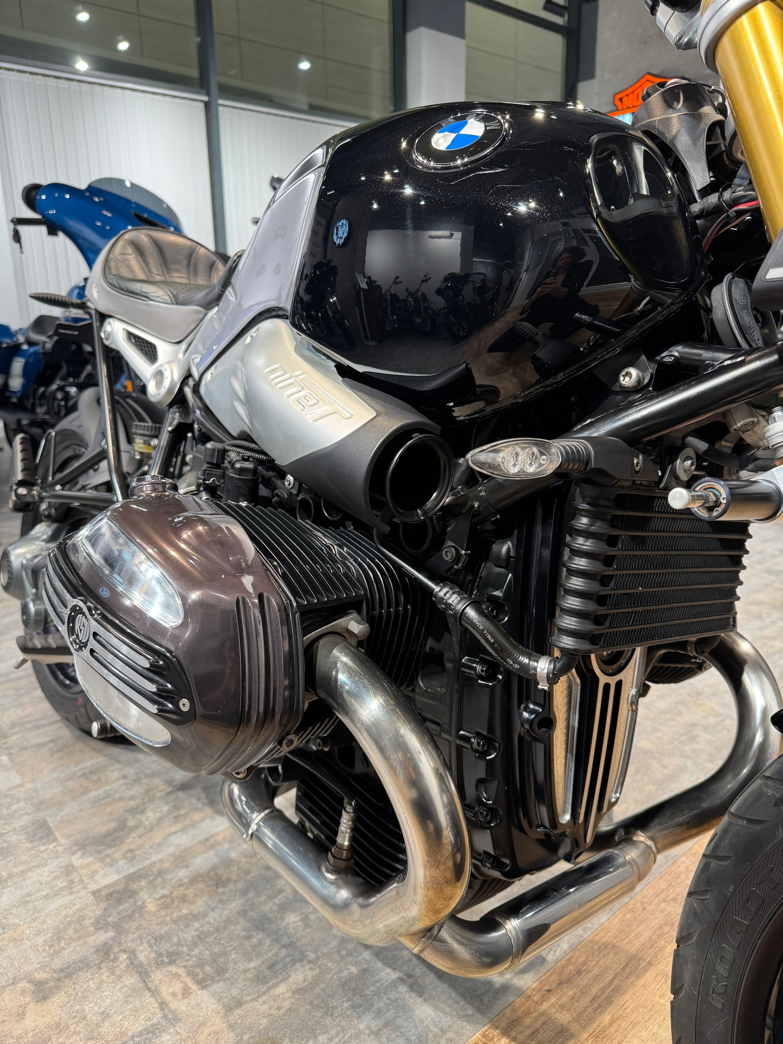 BMW R Nine T (Corbin Cafe Racer). Hello Davidson, Москва. Только хорошие мотоциклы…