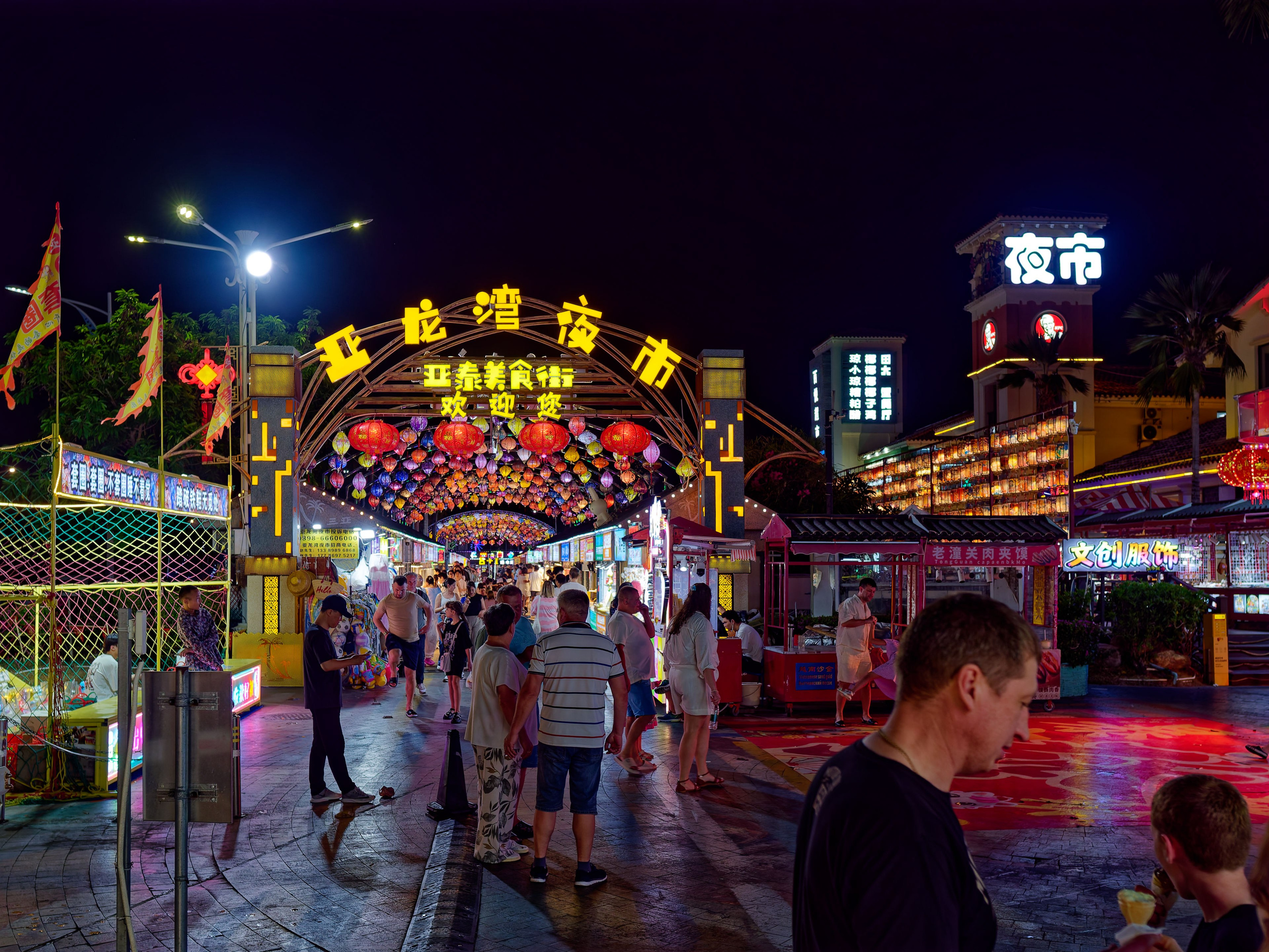 Хайнань 2026, «Food Street» ночная улица еды в Ялунване. Фотопрогулки по Миру