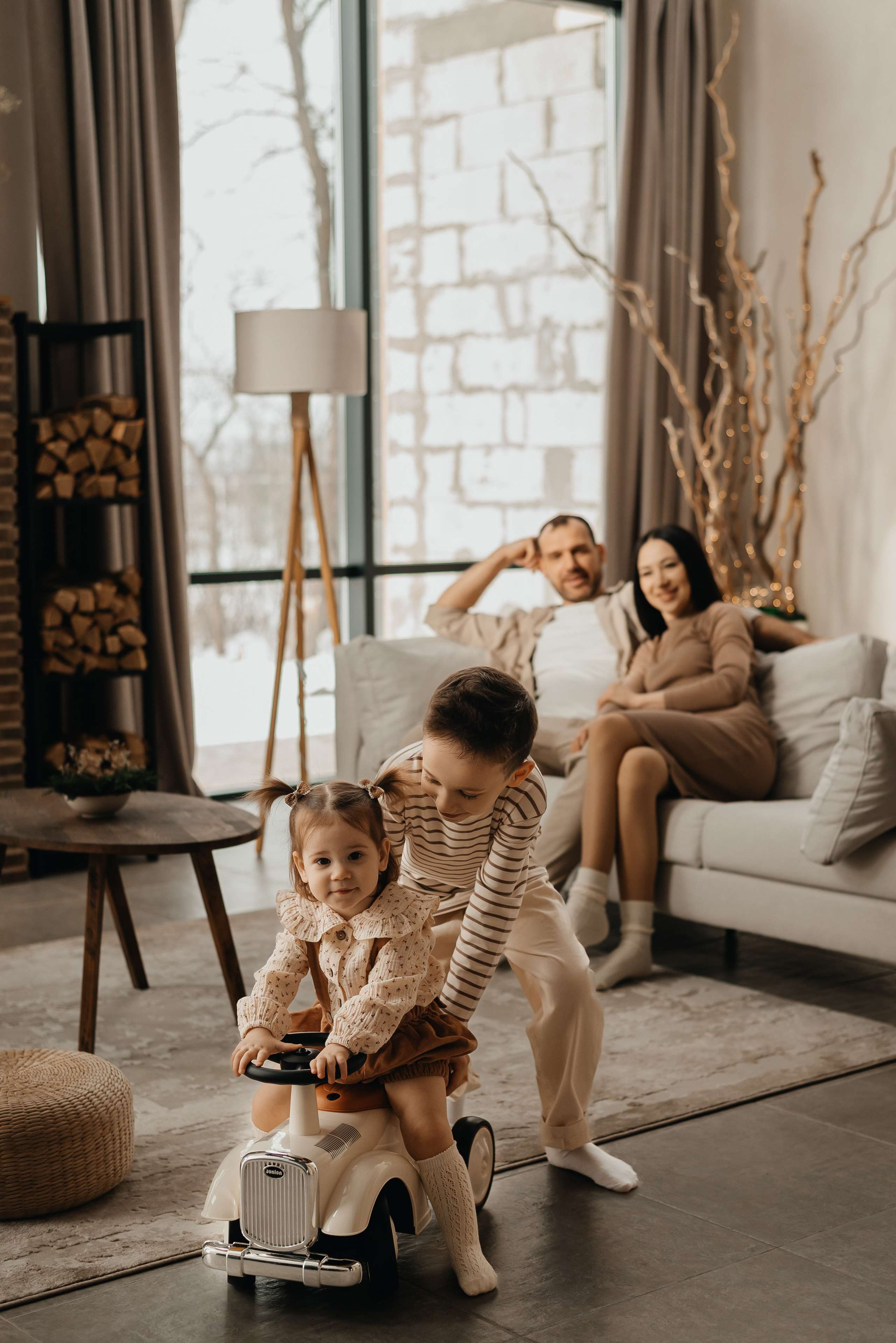 Семейная фотосессия в студии-дом. Семейный и детский фотограф Кущ Наташа