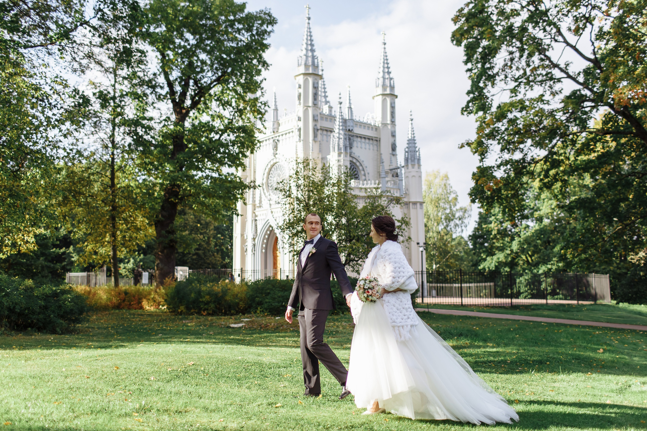 Свадебная фотосессия в Петергофе. Свадебный фотограф в Санкт-Петербурге и Петергофе Андрей Заяц
