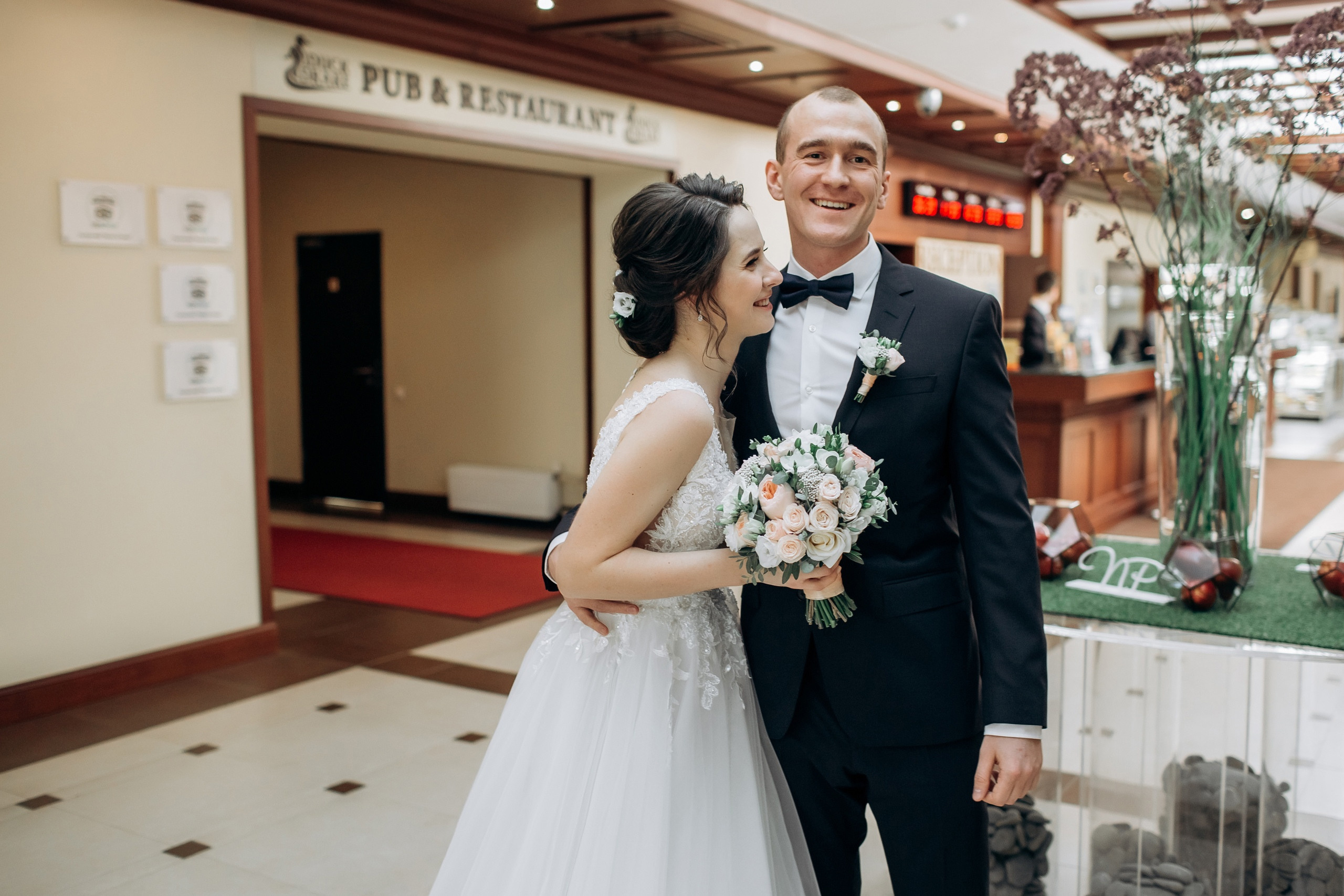 Свадебная фотосессия в Петергофе. Свадебный фотограф в Санкт-Петербурге и Петергофе Андрей Заяц