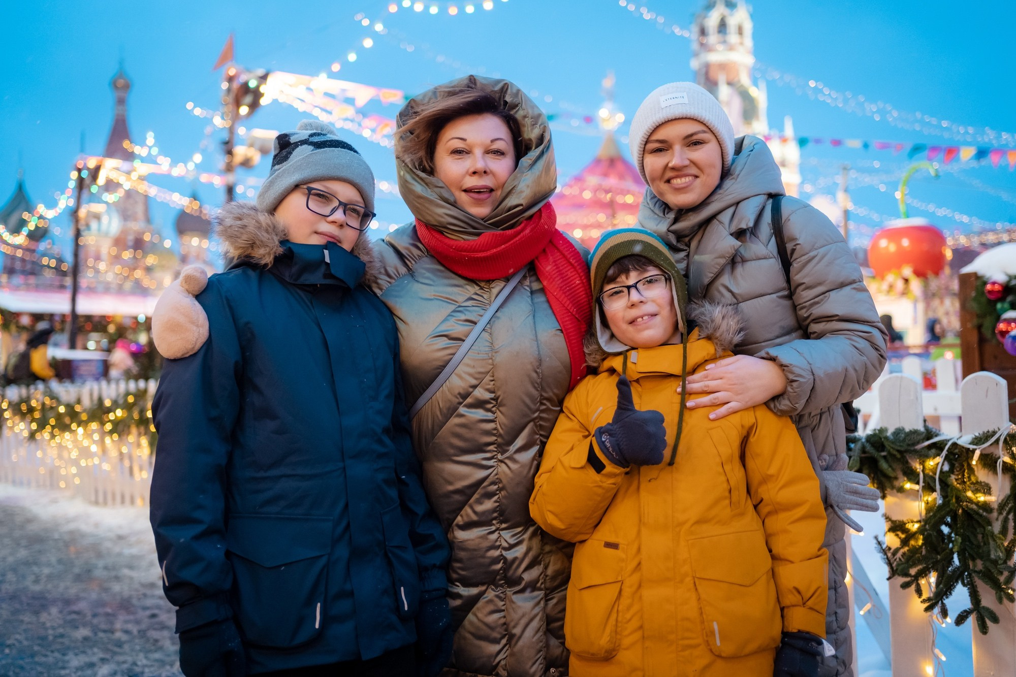 Юля с семьей в центре. Семейный фотограф Варвара Сорока в городе Москве