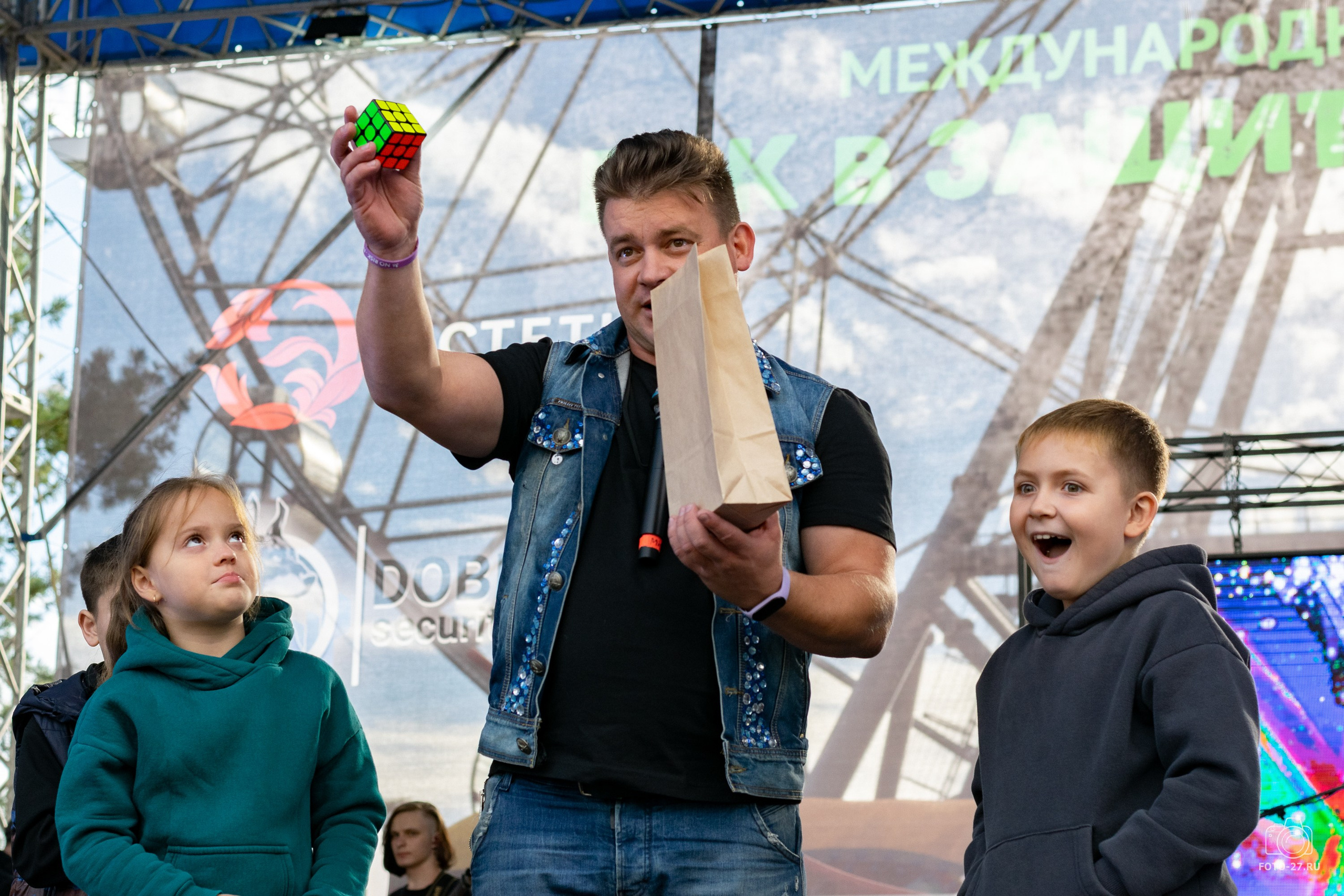 Антон Курдюмов фотограф в Хабаровске Рина Курдюмова фото27 foto27 Антон Дорофеев репортажный репортаж документалист Тони и Рина фотосоздатели Международный фестиваль Рок в защиту животных Хабаровск