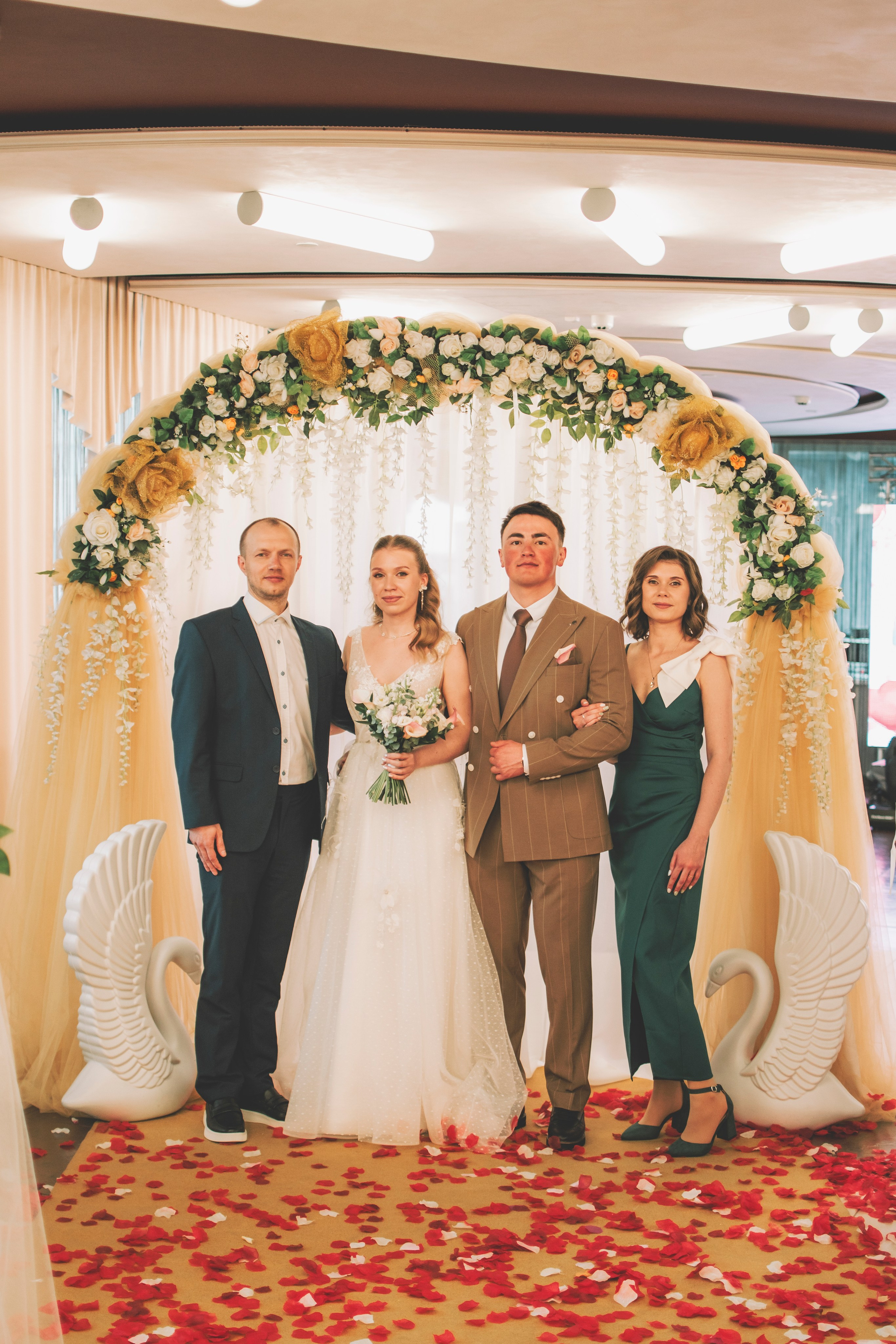 Альберт и Анастасия (Студийная фотосессия, роспись в ДК Нефтяник + фотосессия с гостями). Семейный и свадебный фотограф Губкинский и Ставрополь